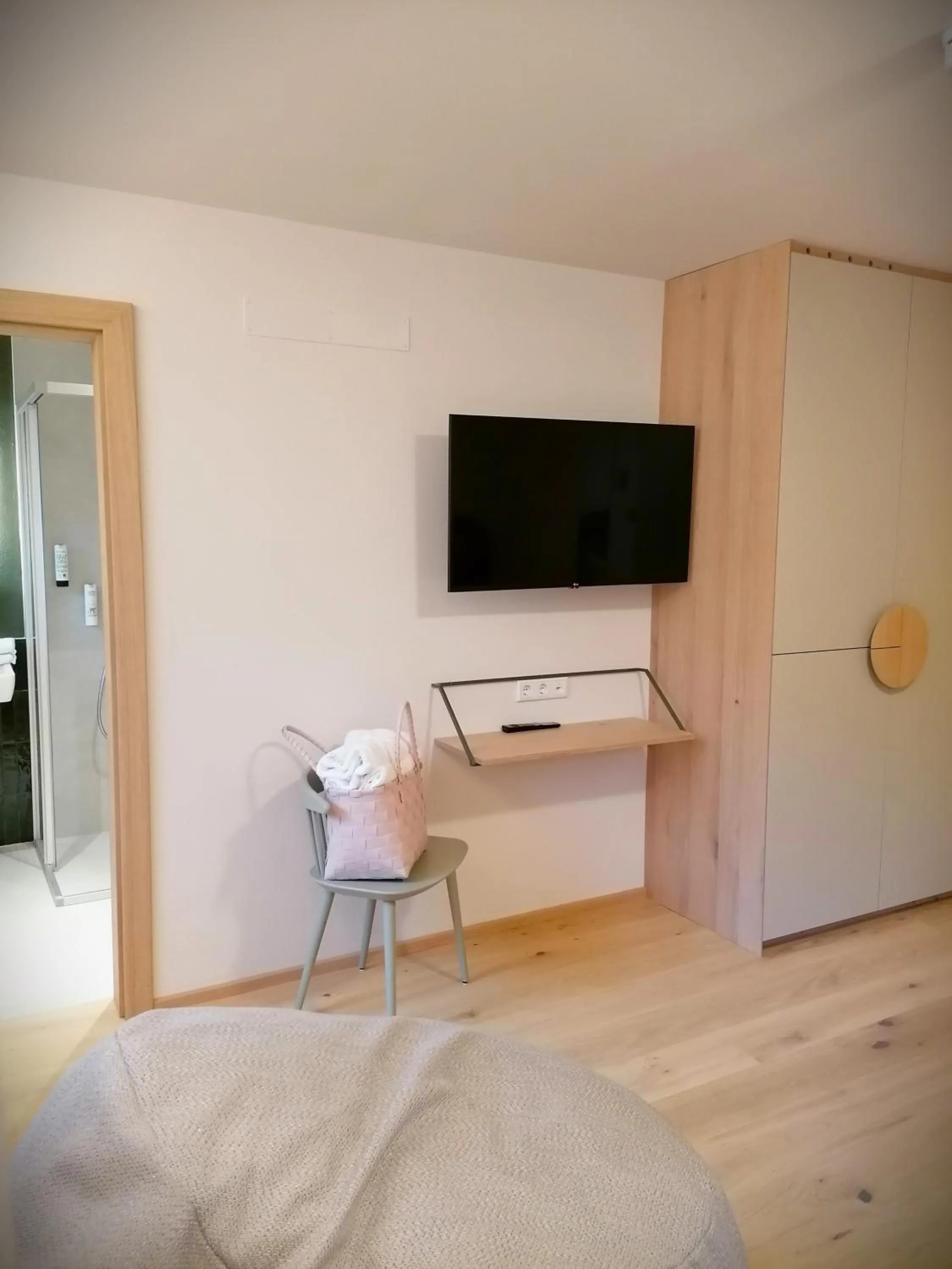 Living room, Bed in Familienhotel Felsenhof