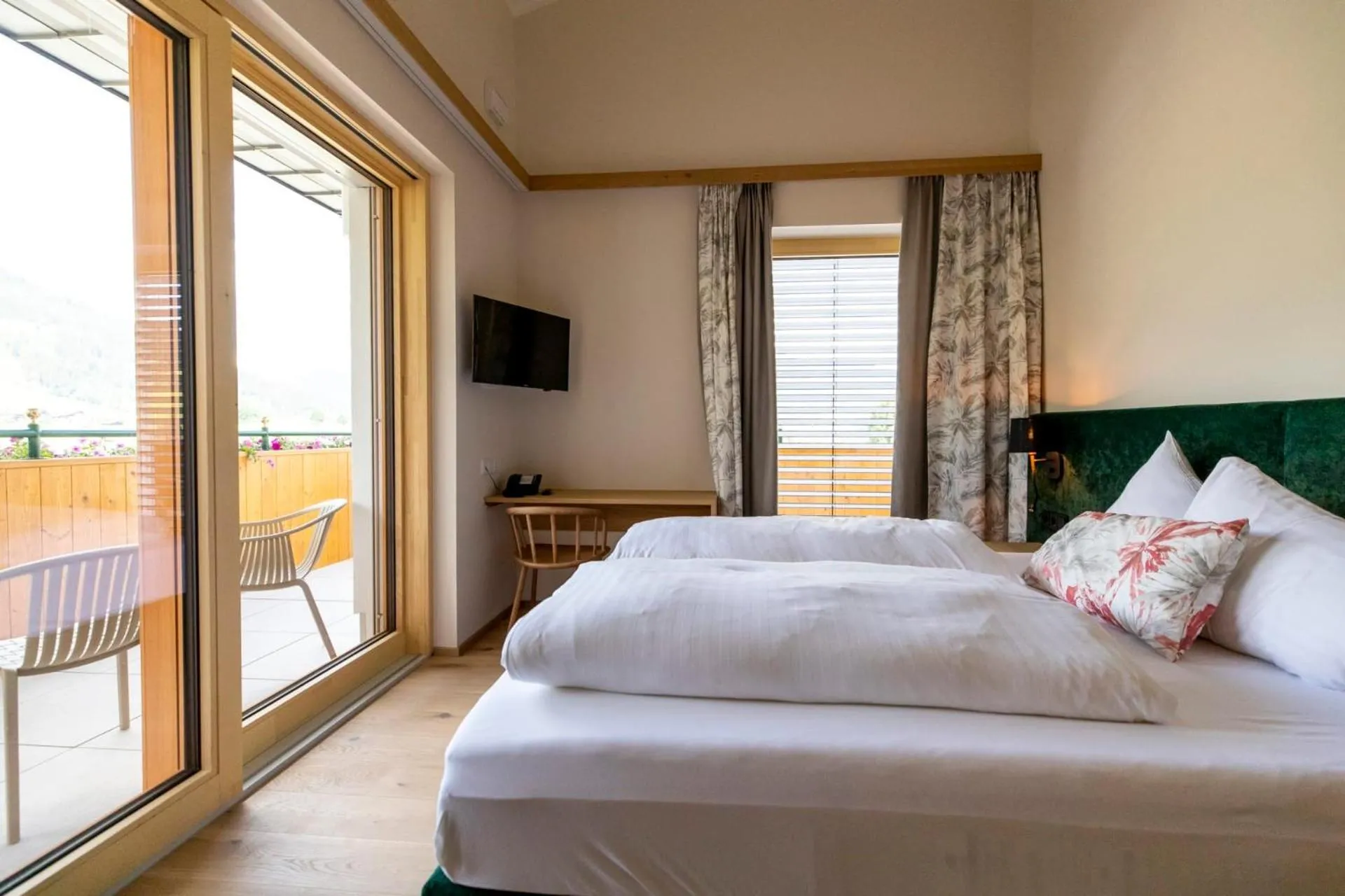 Photo of the whole room, Bed in Familienhotel Felsenhof