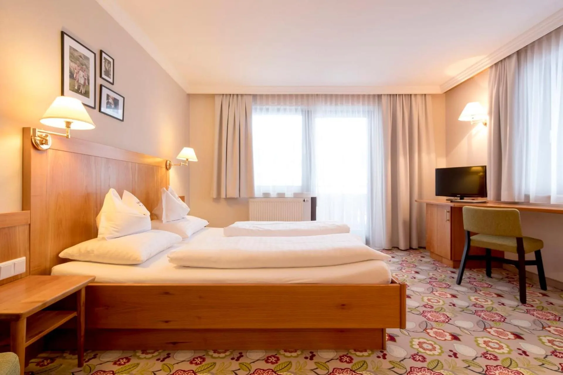 Bedroom, Bed in Familienhotel Felsenhof