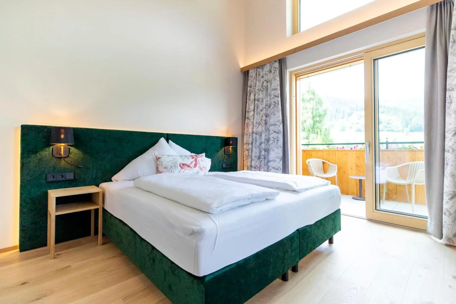 Photo of the whole room, Bed in Familienhotel Felsenhof