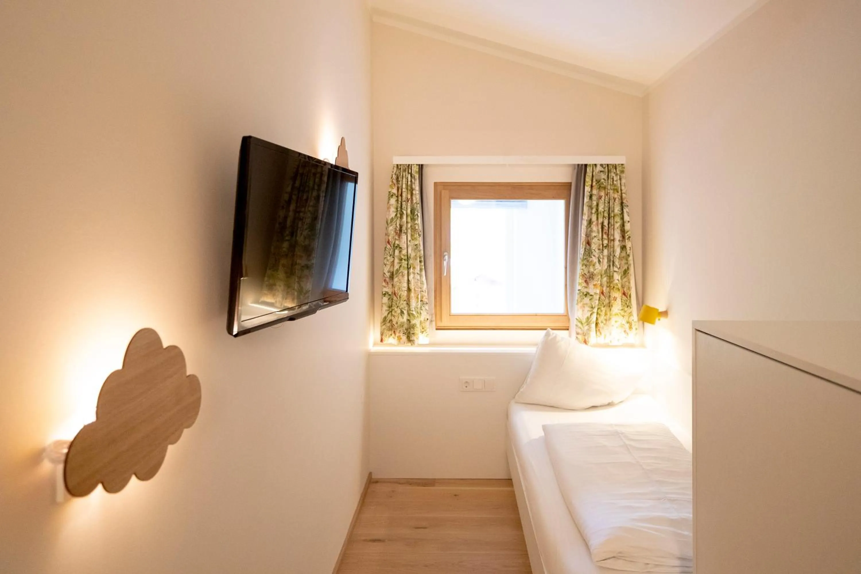 Bedroom, Bed in Familienhotel Felsenhof