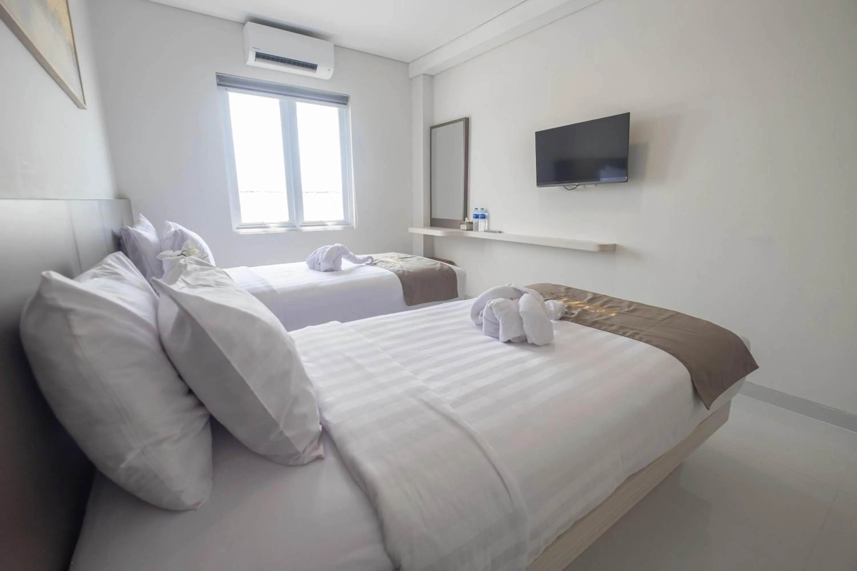 Bed in Cozzy Stay Hotel Semarang by Sinergi