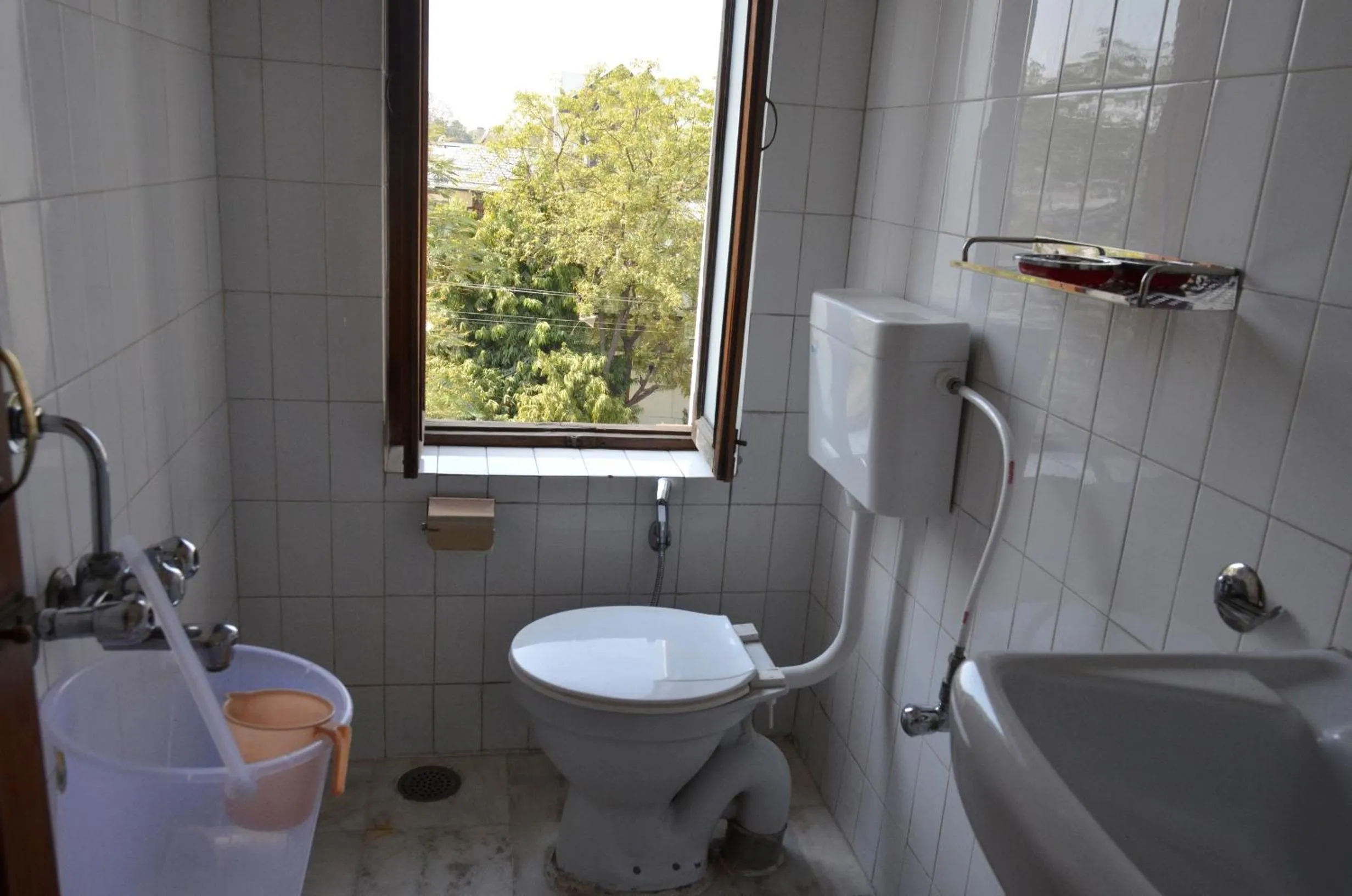 Shower in Sneh Deep Guest House