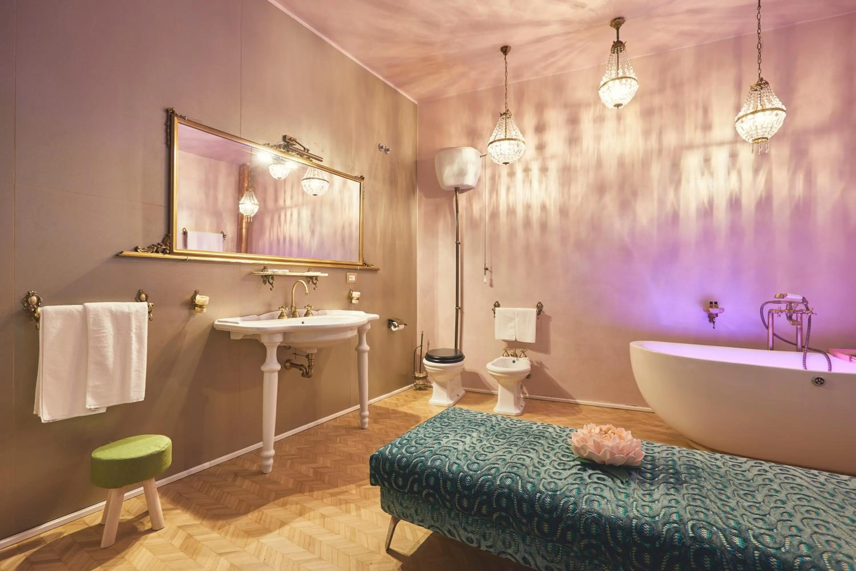 Hot Tub in Le Stagioni Luxury Suite