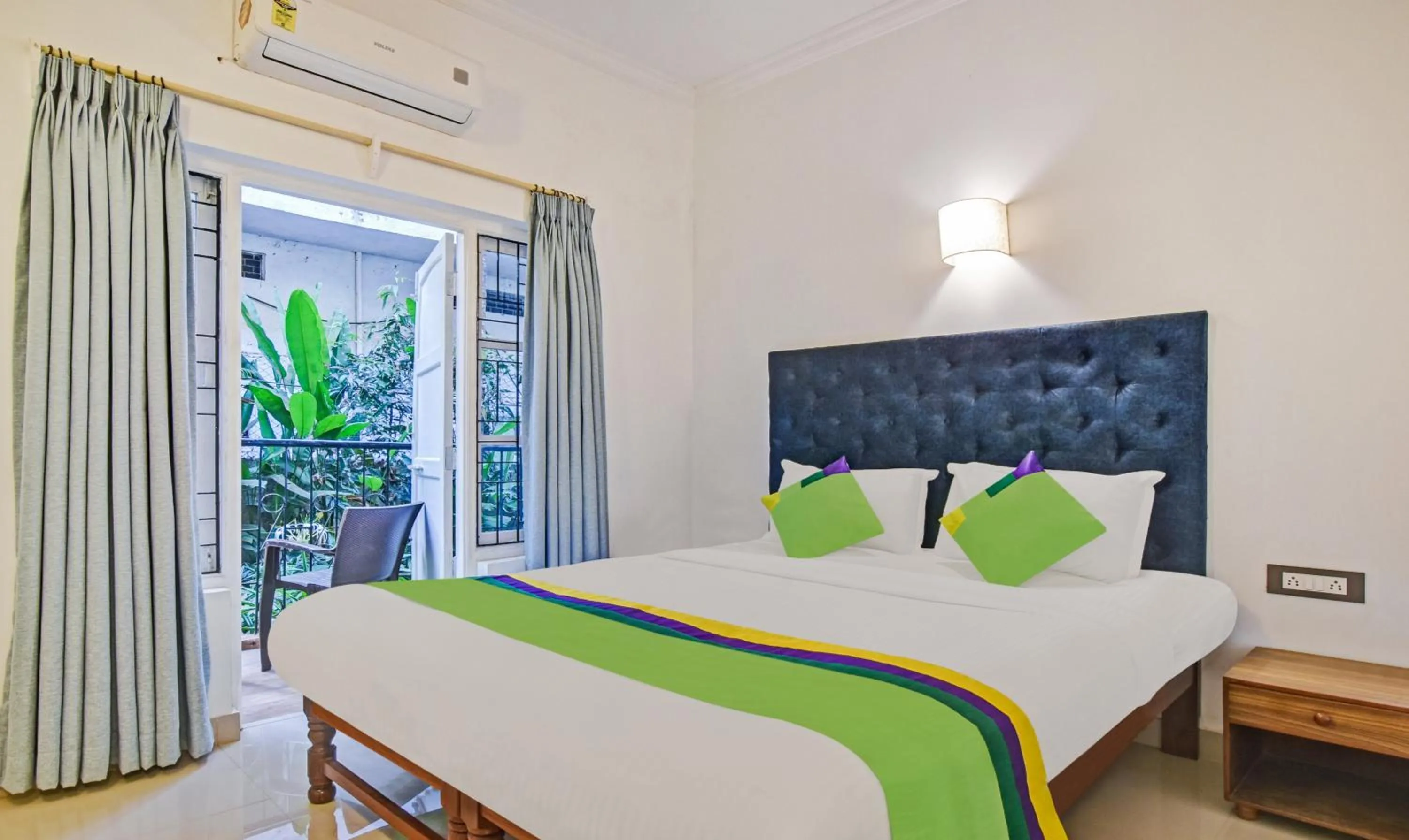 Bed in Santa Monica Resort - Calangute