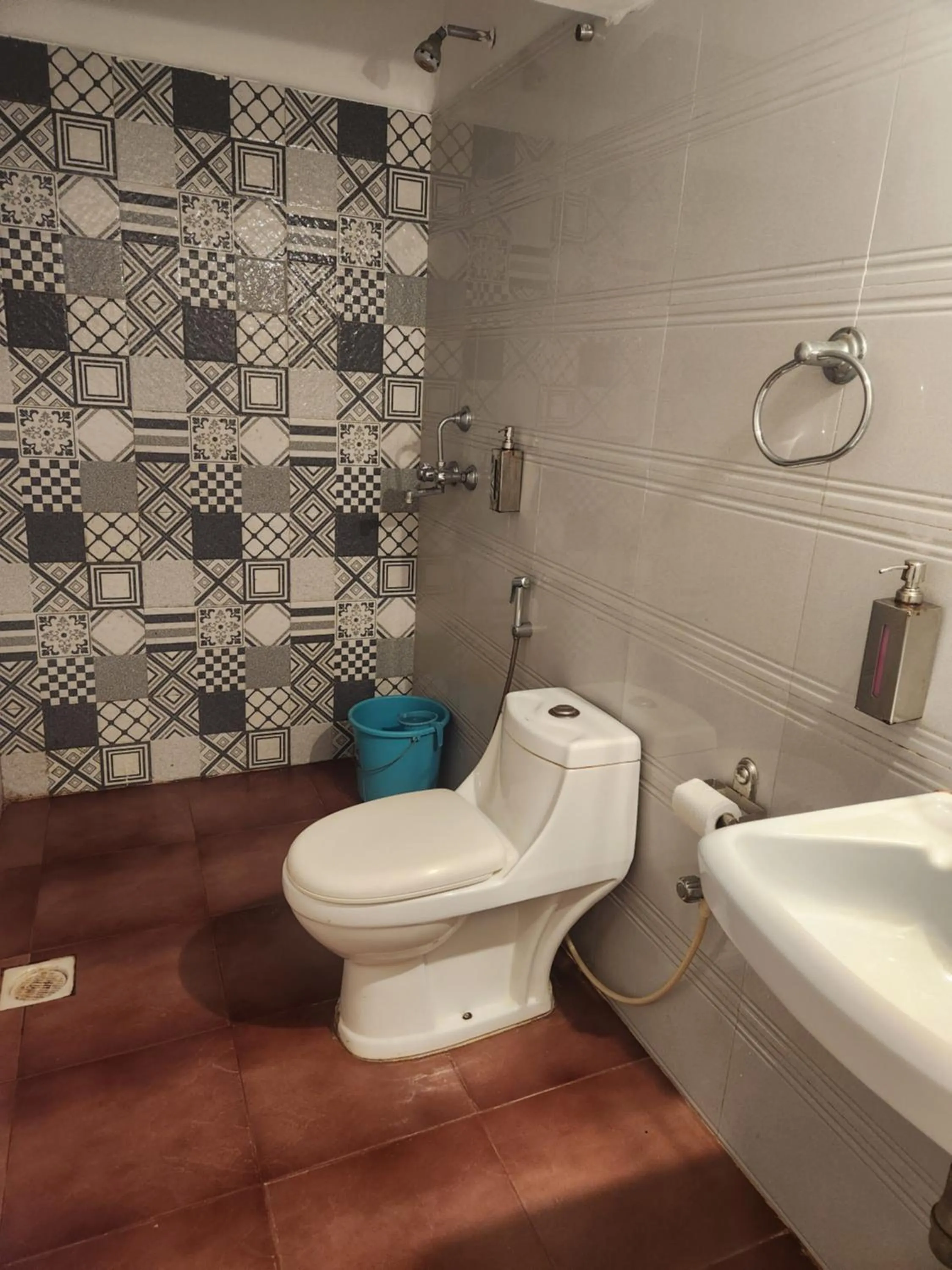 Bathroom in Santa Monica Resort - Calangute