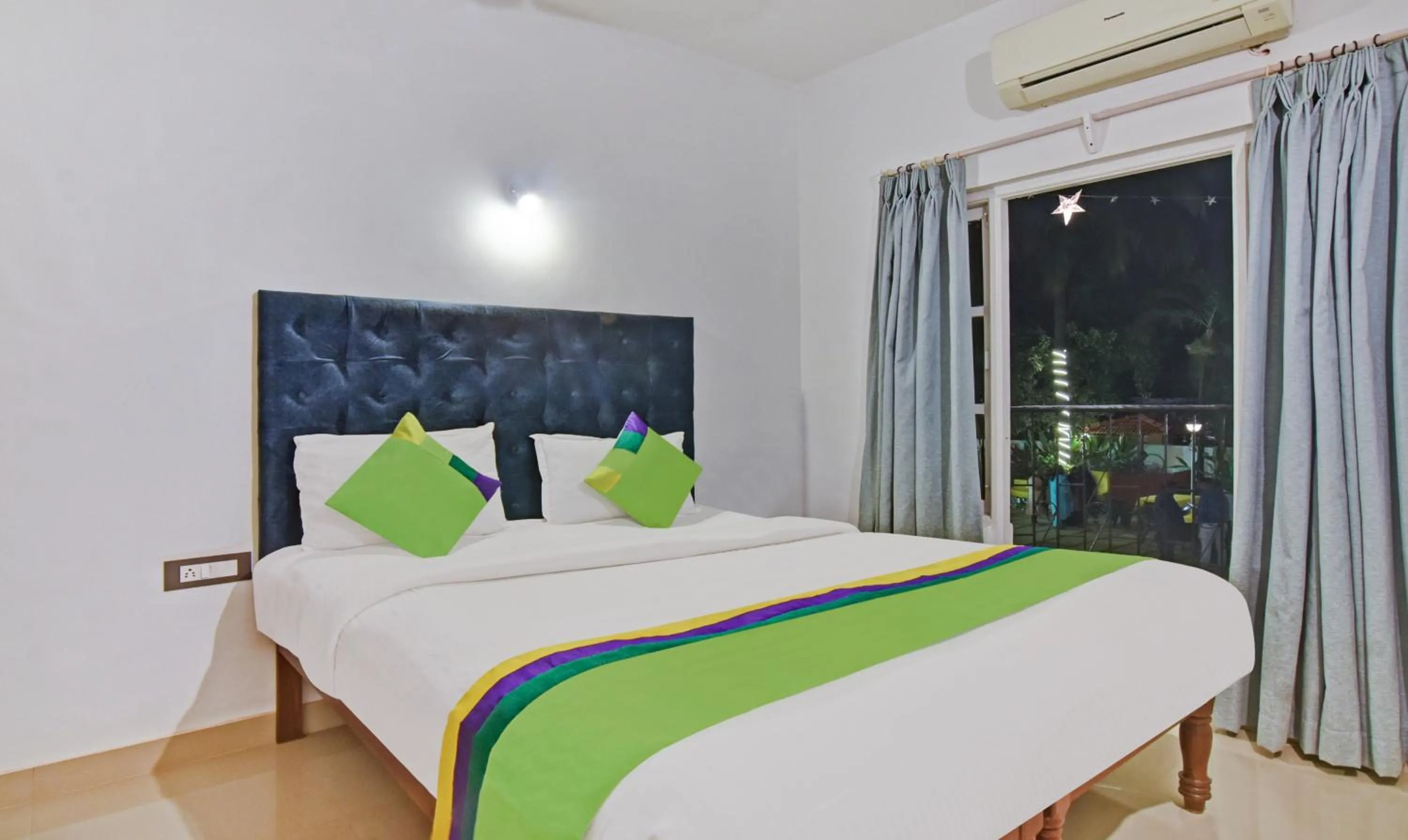 Bed in Santa Monica Resort - Calangute