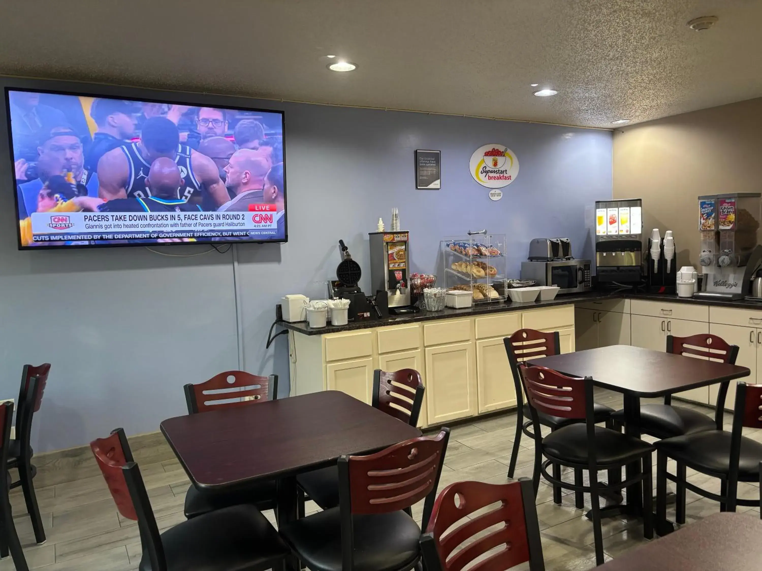 Breakfast in Super 8 by Wyndham Mundelein/Libertyville Area Breakfast in Super 8 by Wyndham Mundelein/Libertyville Area