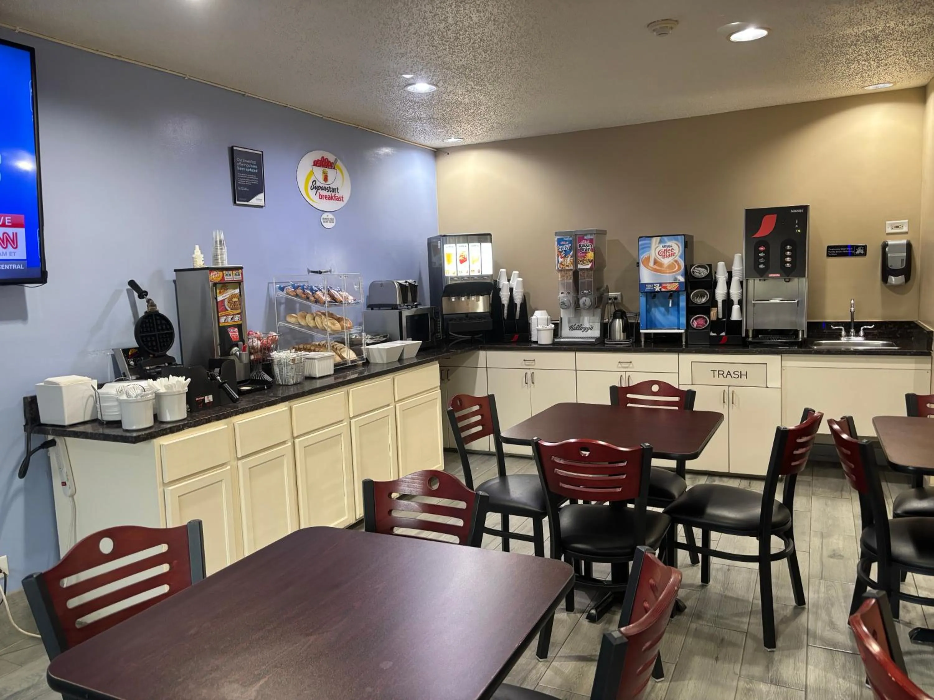 Breakfast in Super 8 by Wyndham Mundelein/Libertyville Area