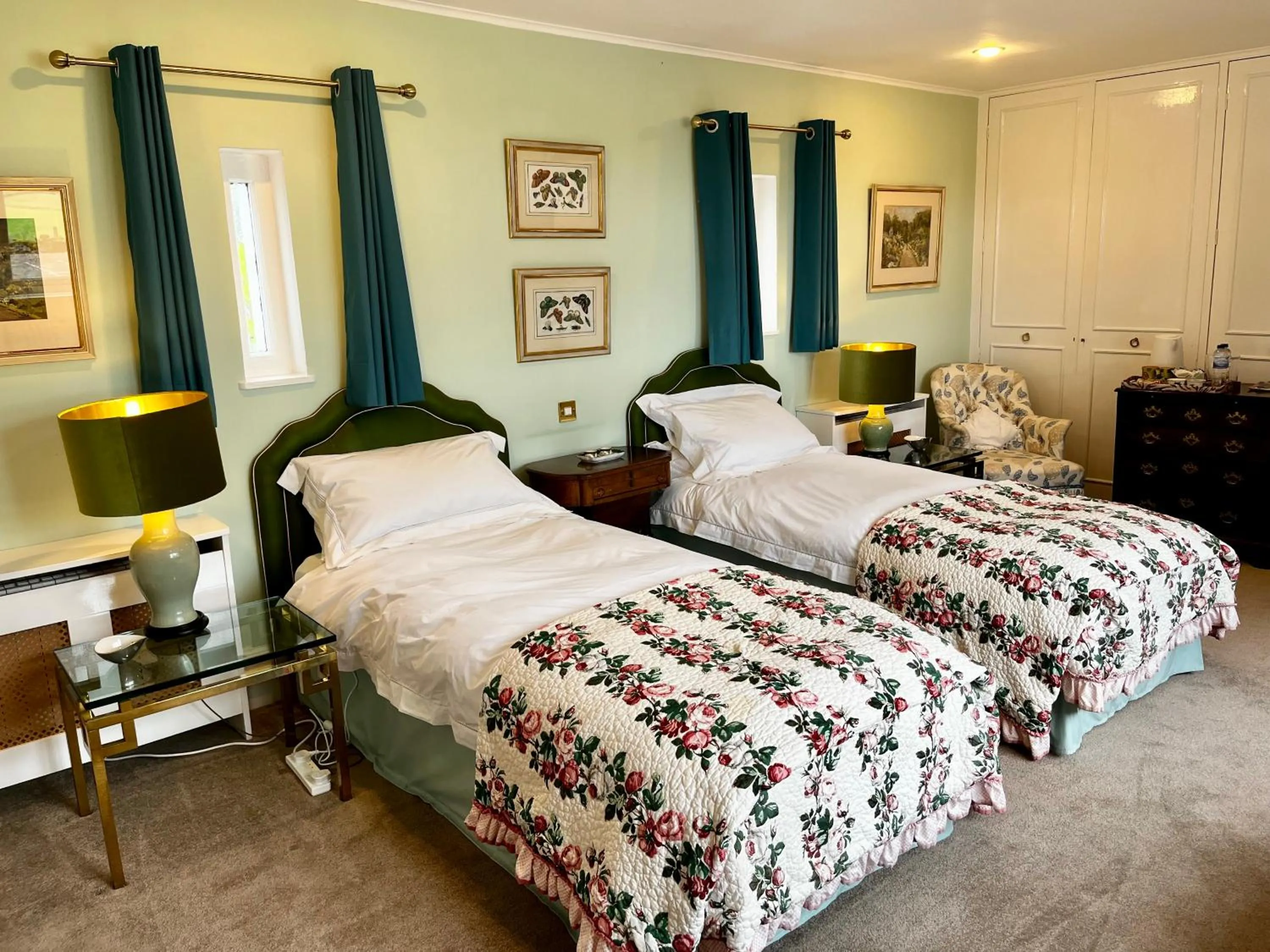 Bedroom, Bed in Whitehouse