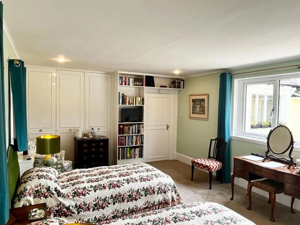 Bedroom, Bed in Whitehouse