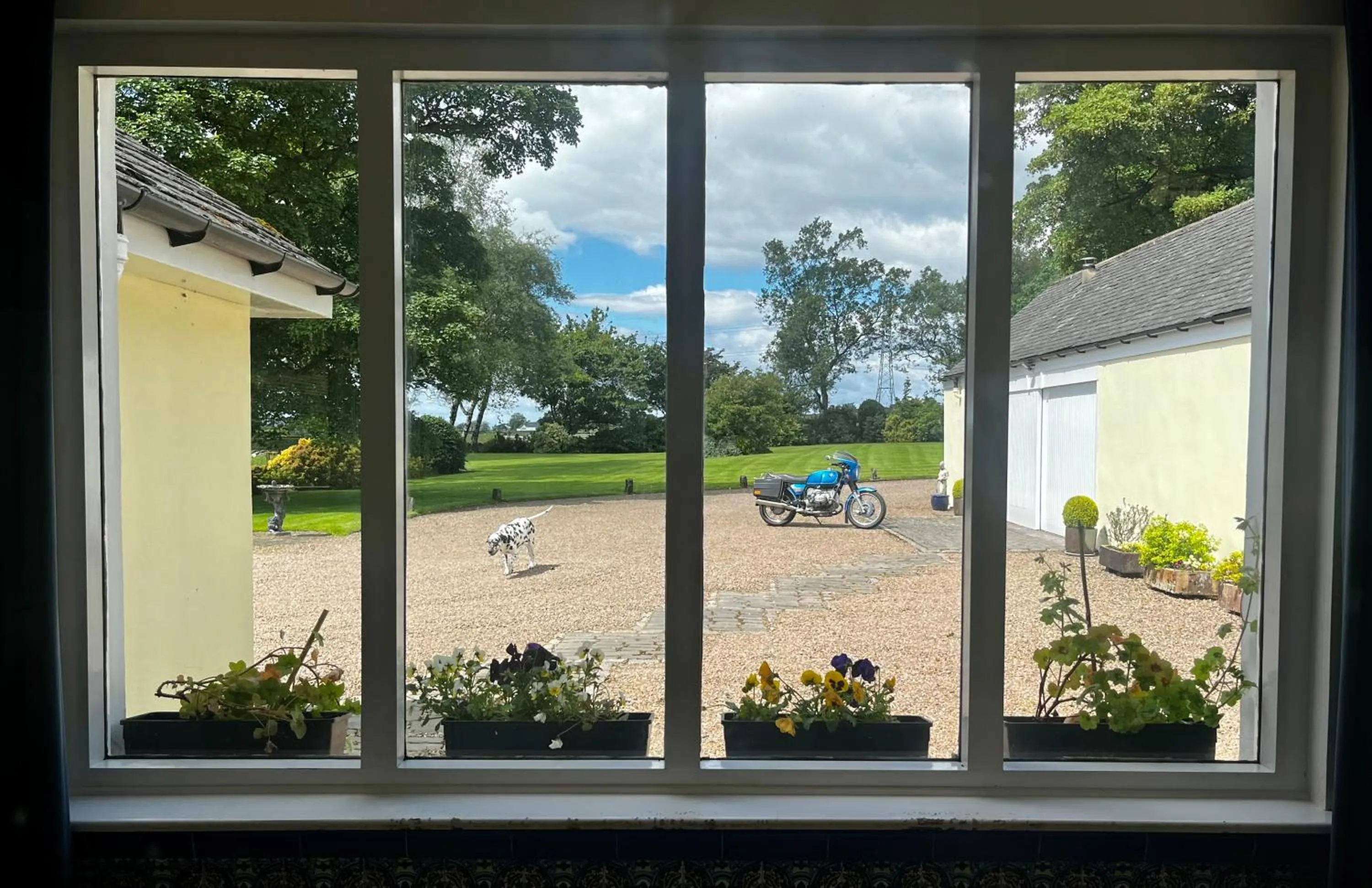 Facade/entrance in Whitehouse