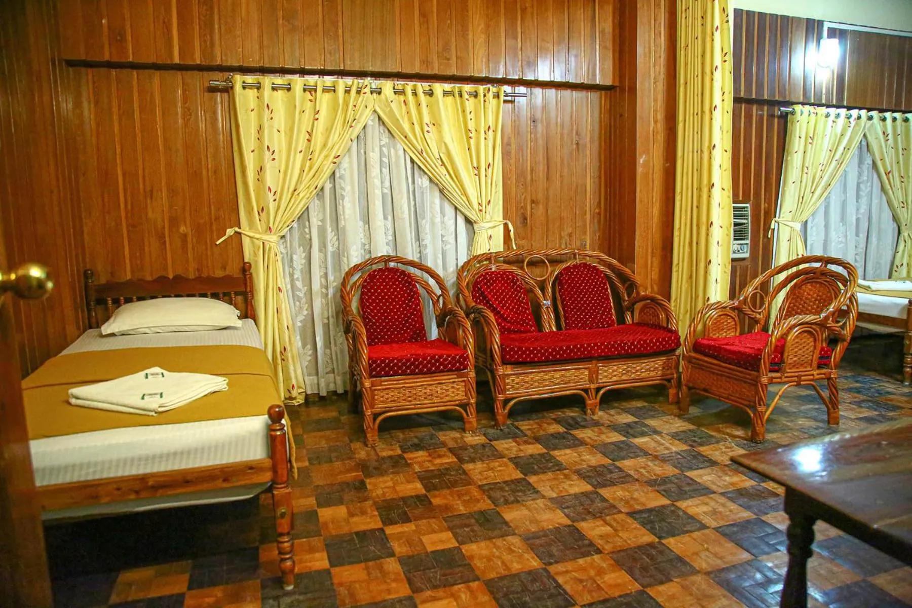 Bed in Lake Palace Family Resort Kumarakom
