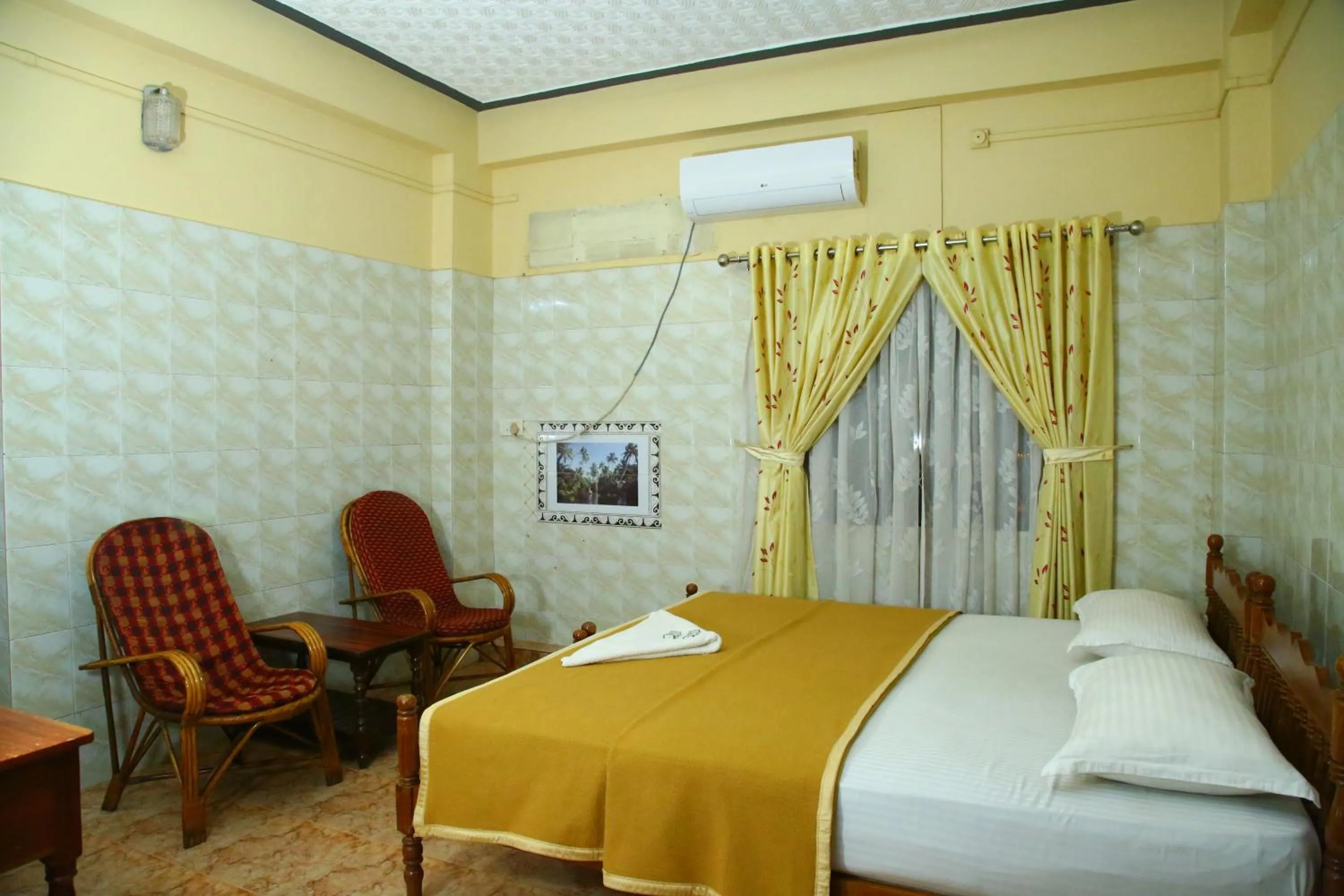 Bed in Lake Palace Family Resort Kumarakom