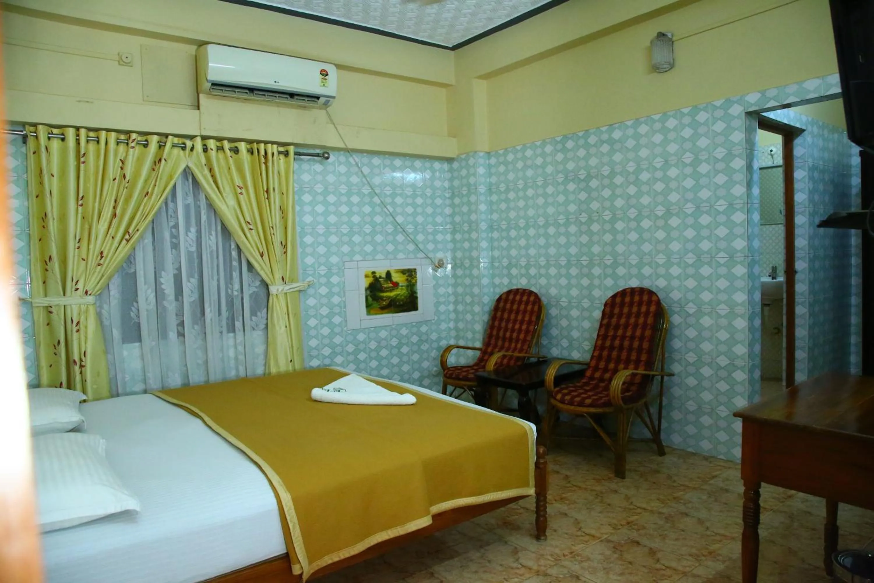 Bed in Lake Palace Family Resort Kumarakom