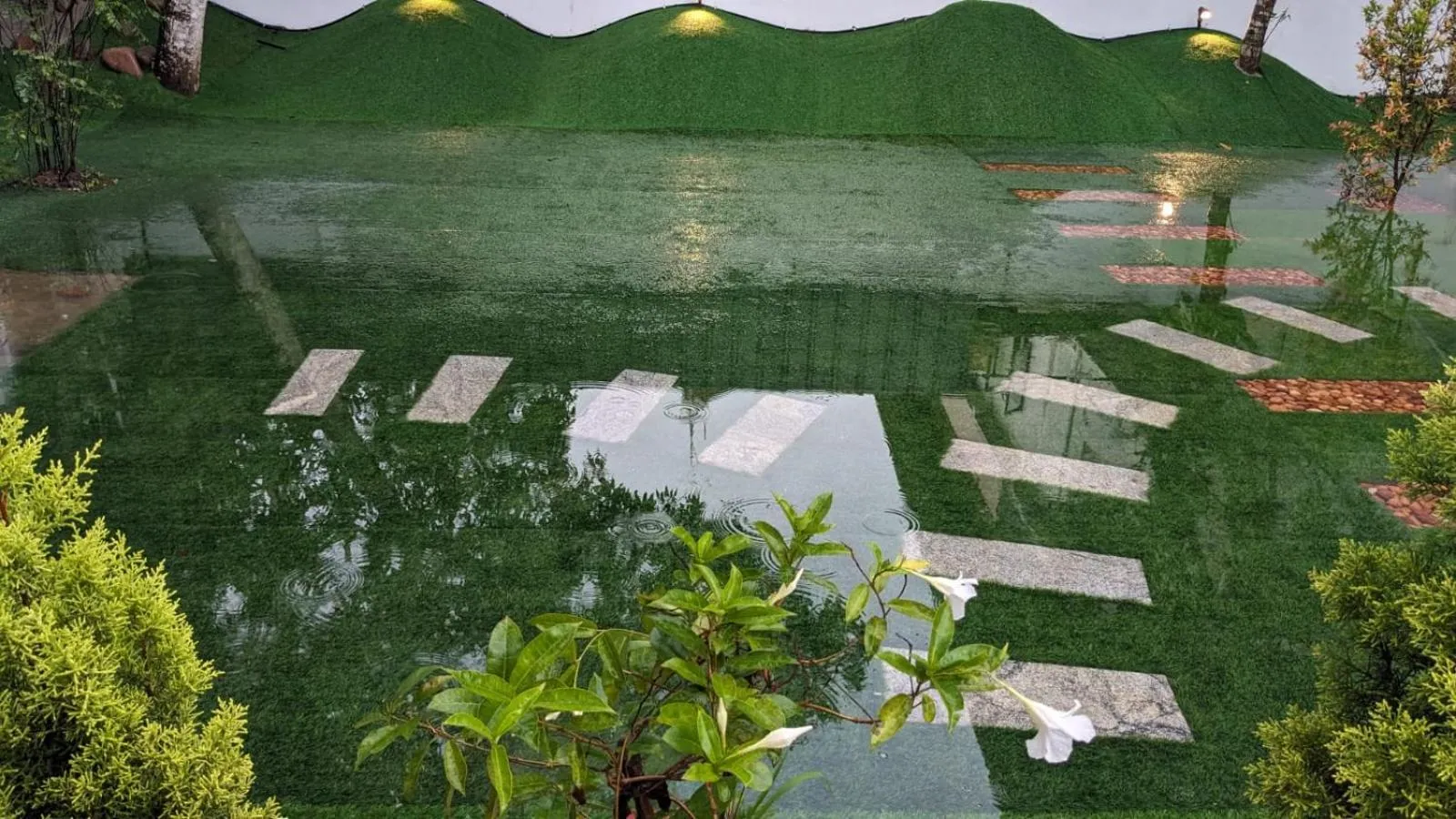Garden view in Lake Palace Family Resort Kumarakom