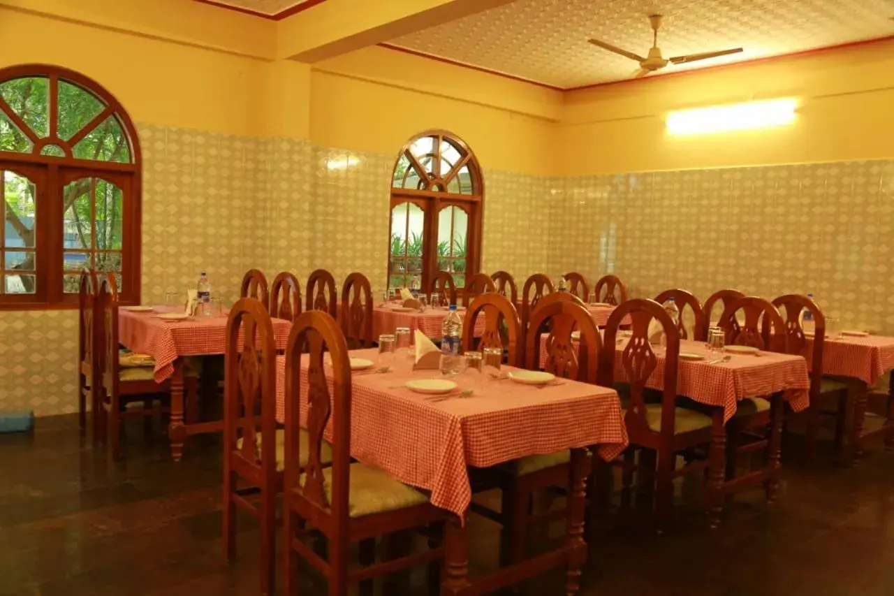 Restaurant/places to eat in Lake Palace Family Resort Kumarakom Restaurant/places to eat in Lake Palace Family Resort Kumarakom