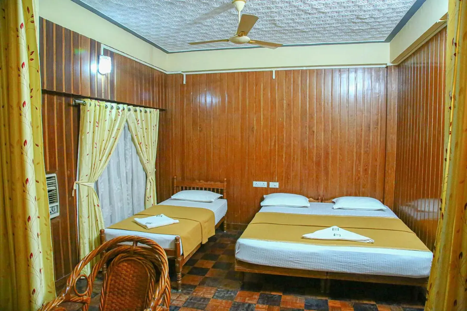 Bed in Lake Palace Family Resort Kumarakom Bed in Lake Palace Family Resort Kumarakom