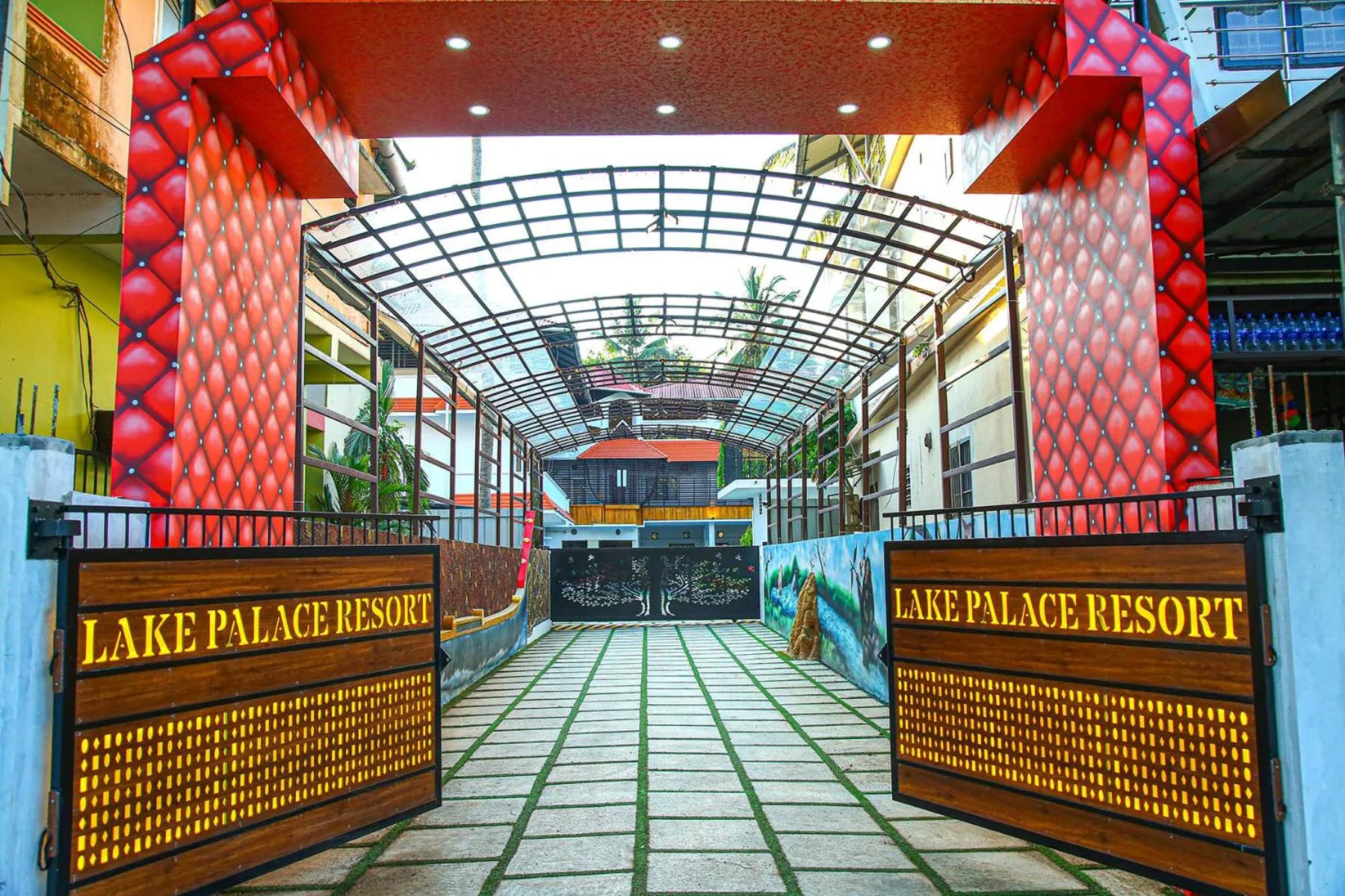 Facade/entrance in Lake Palace Family Resort Kumarakom