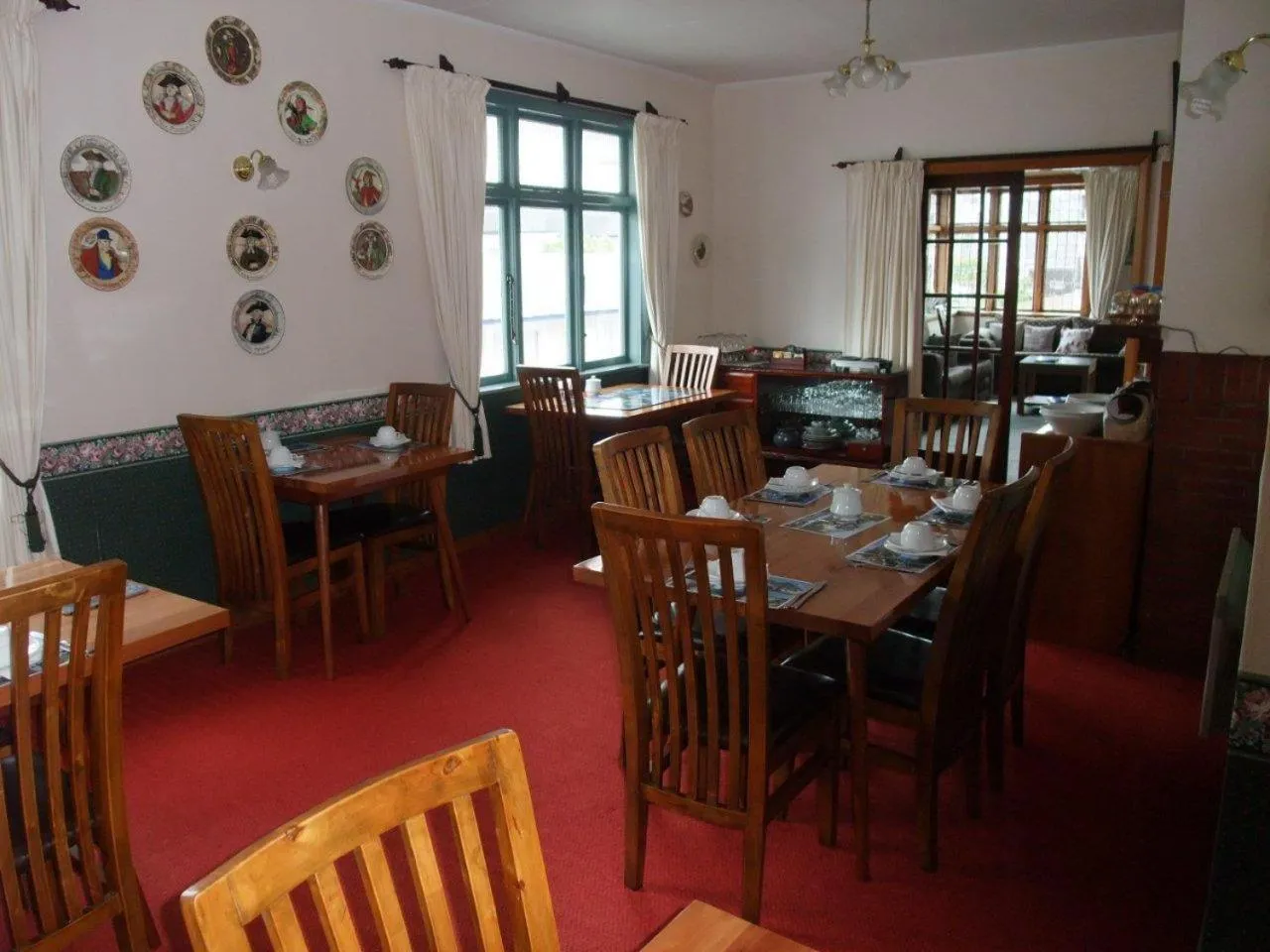Restaurant/places to eat in Picton House B&B and Motel