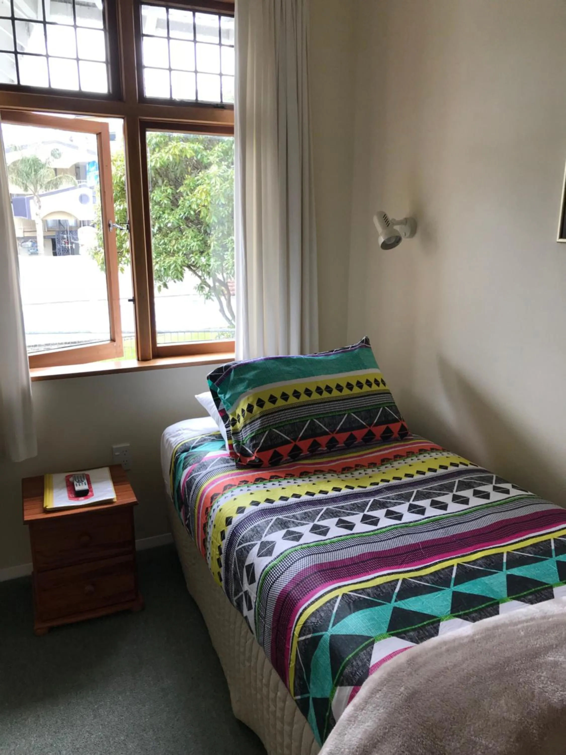 Bed in Picton House B&B and Motel