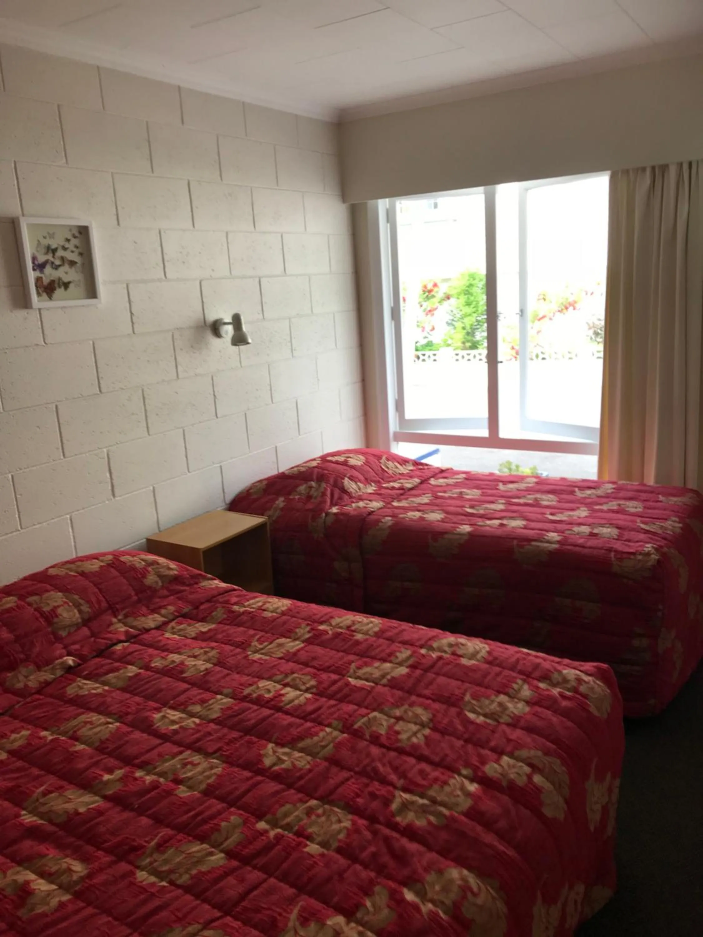 Bed in Picton House B&B and Motel