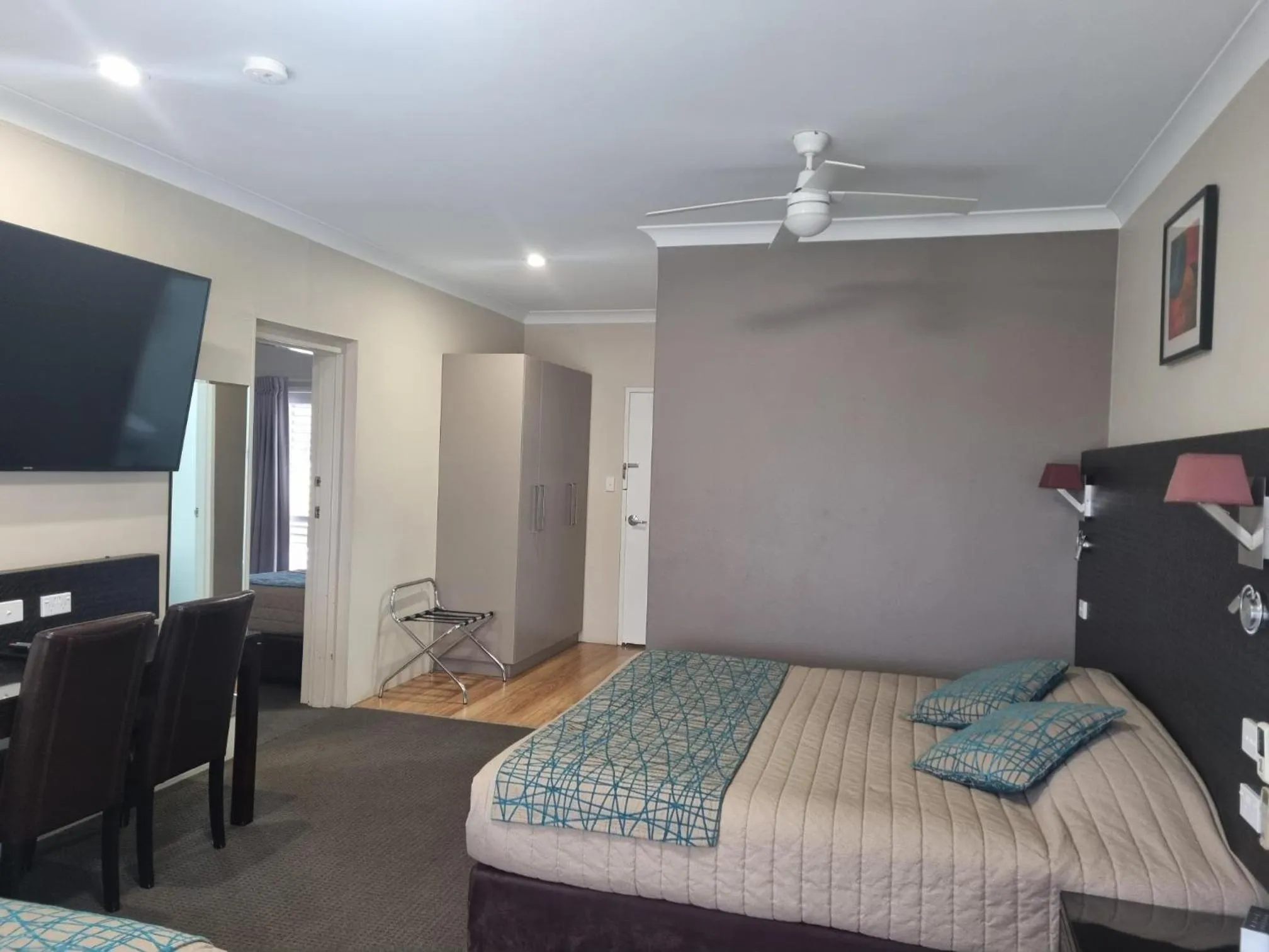 Living room, Bed in Australian Homestead Motor Lodge