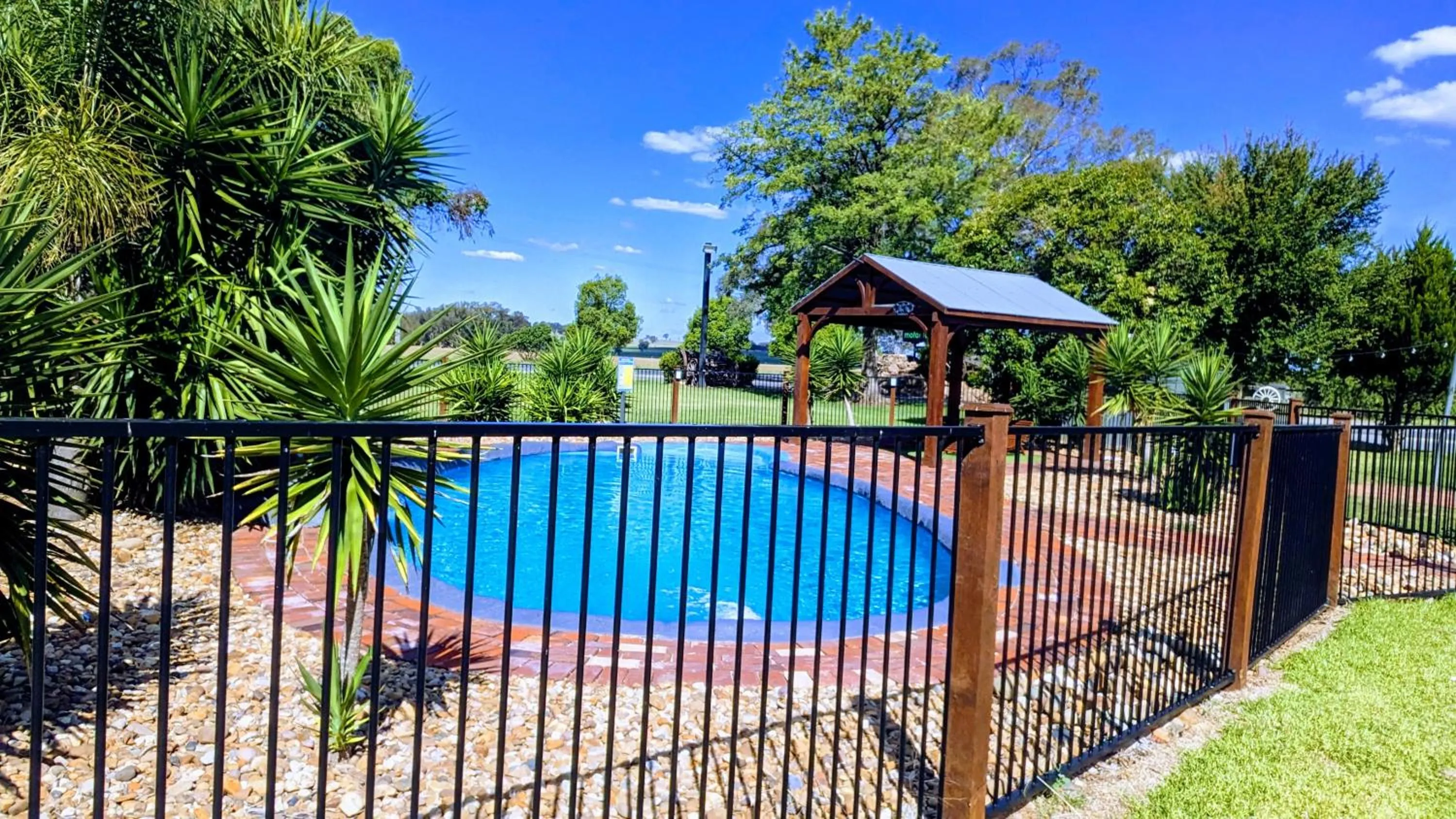 Pool view in Australian Homestead Motor Lodge