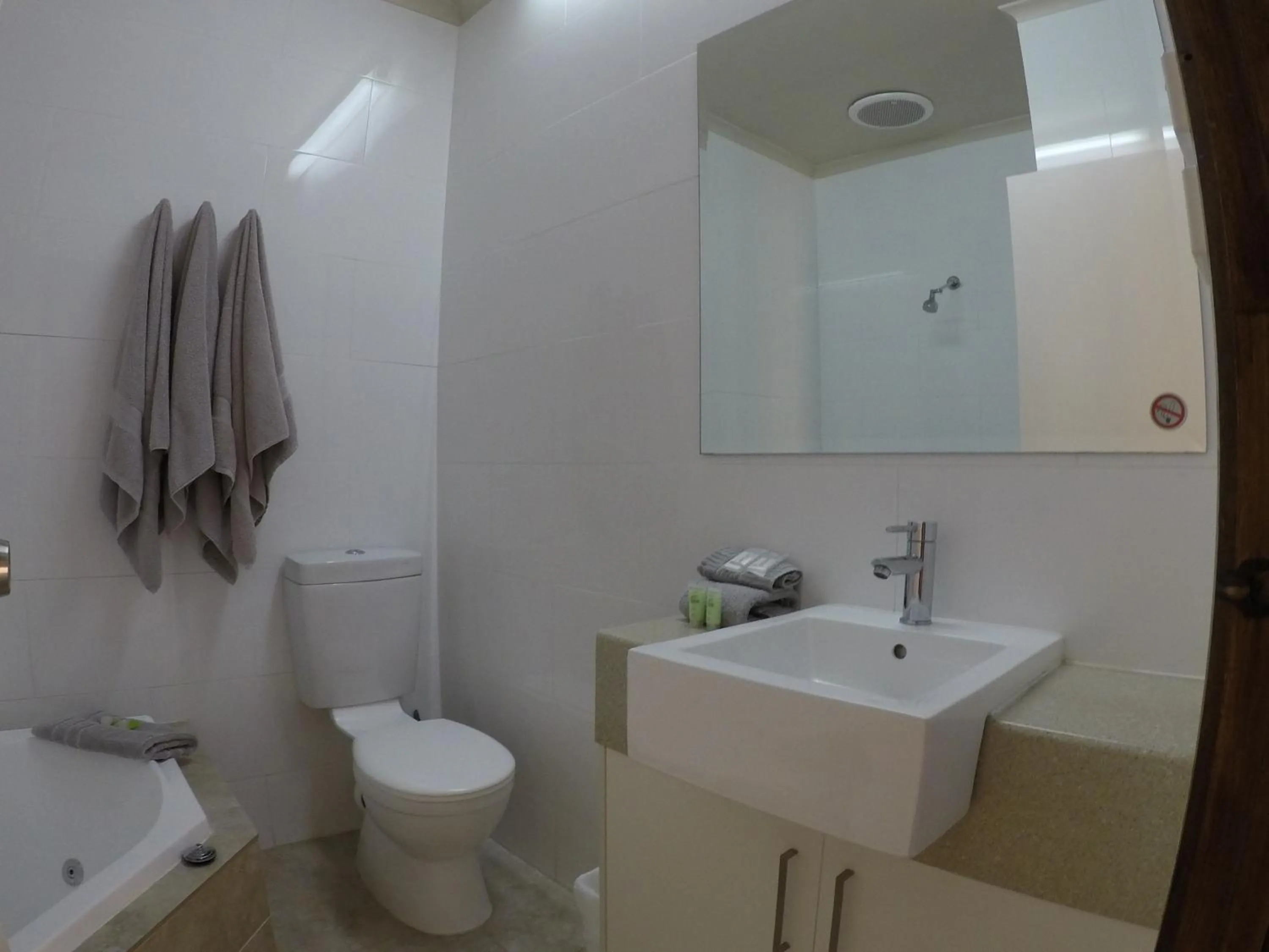 Bathroom in Bayview Motel Rosebud/Rye