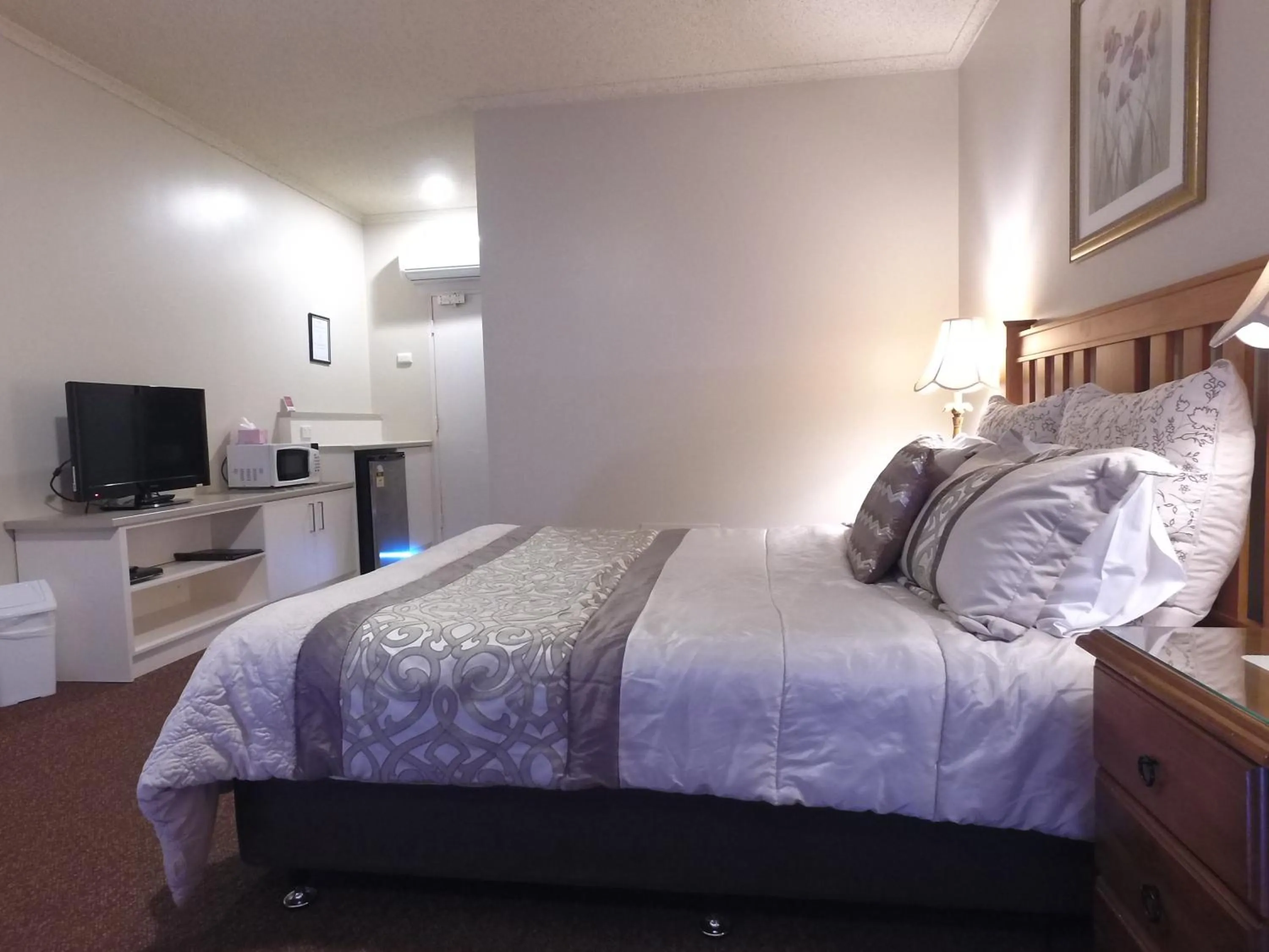 Living room, Bed in Bayview Motel Rosebud/Rye