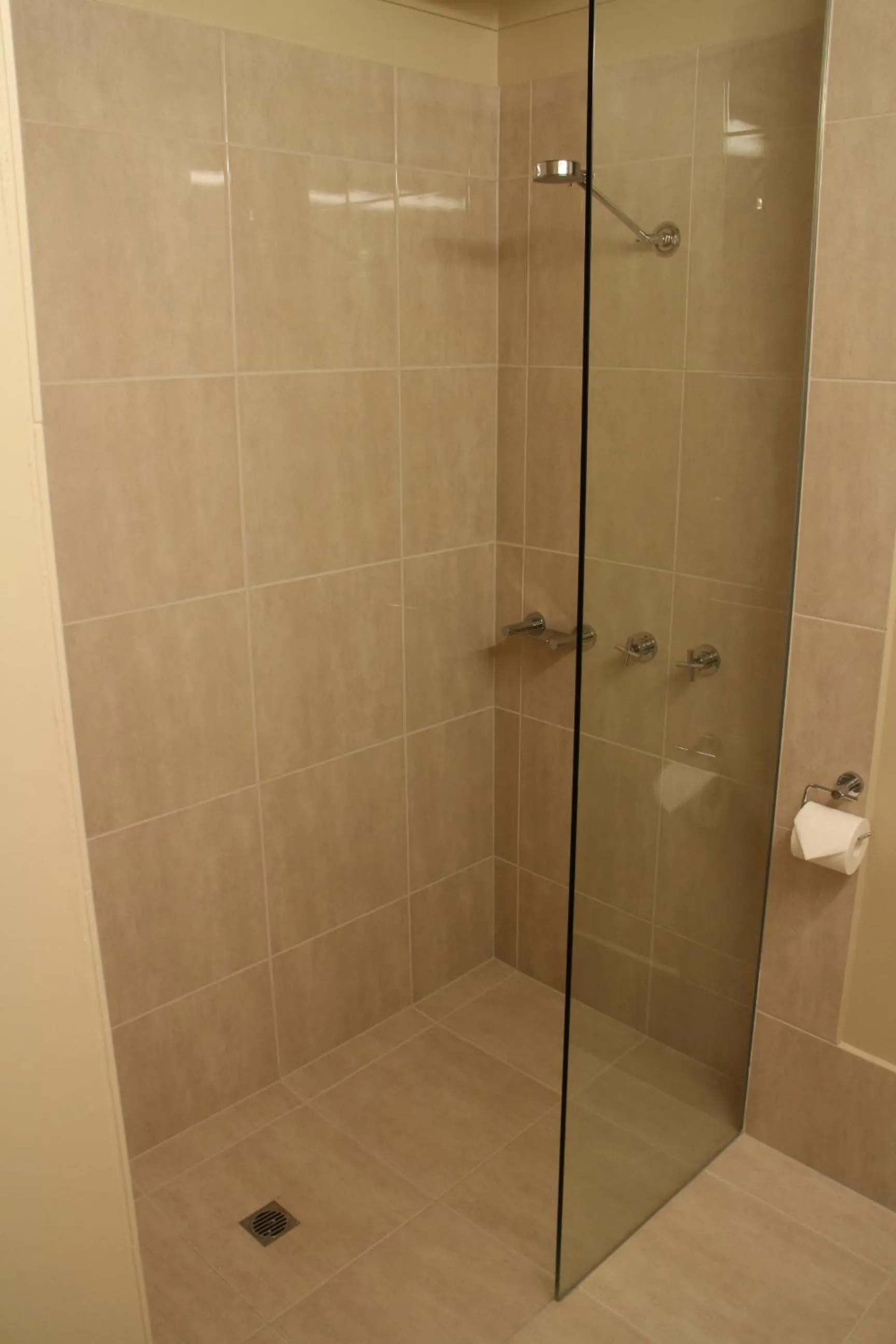 Bathroom in Bayview Motel Rosebud/Rye