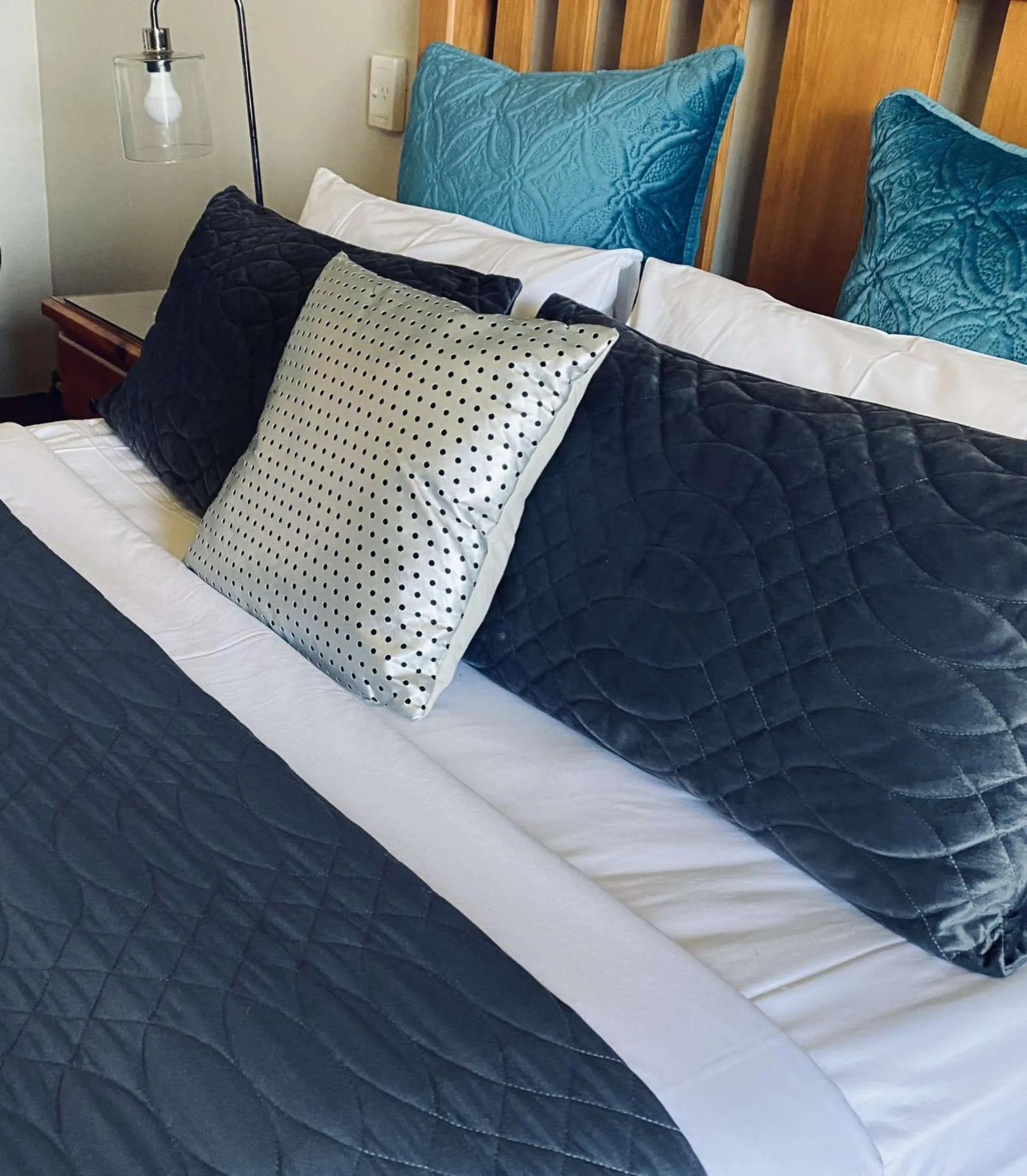 Bed in Bayview Motel Rosebud/Rye