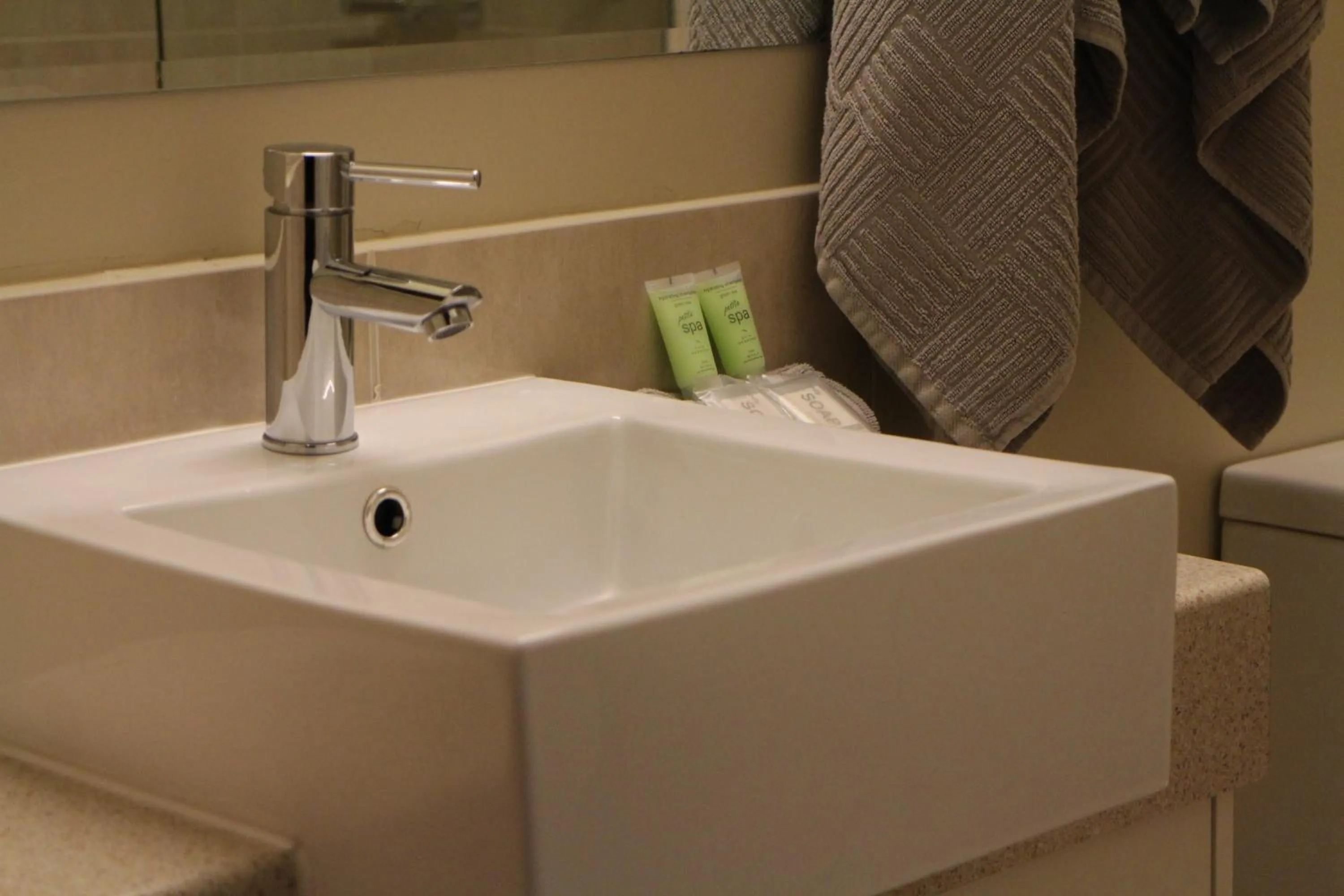 Bathroom in Bayview Motel Rosebud/Rye