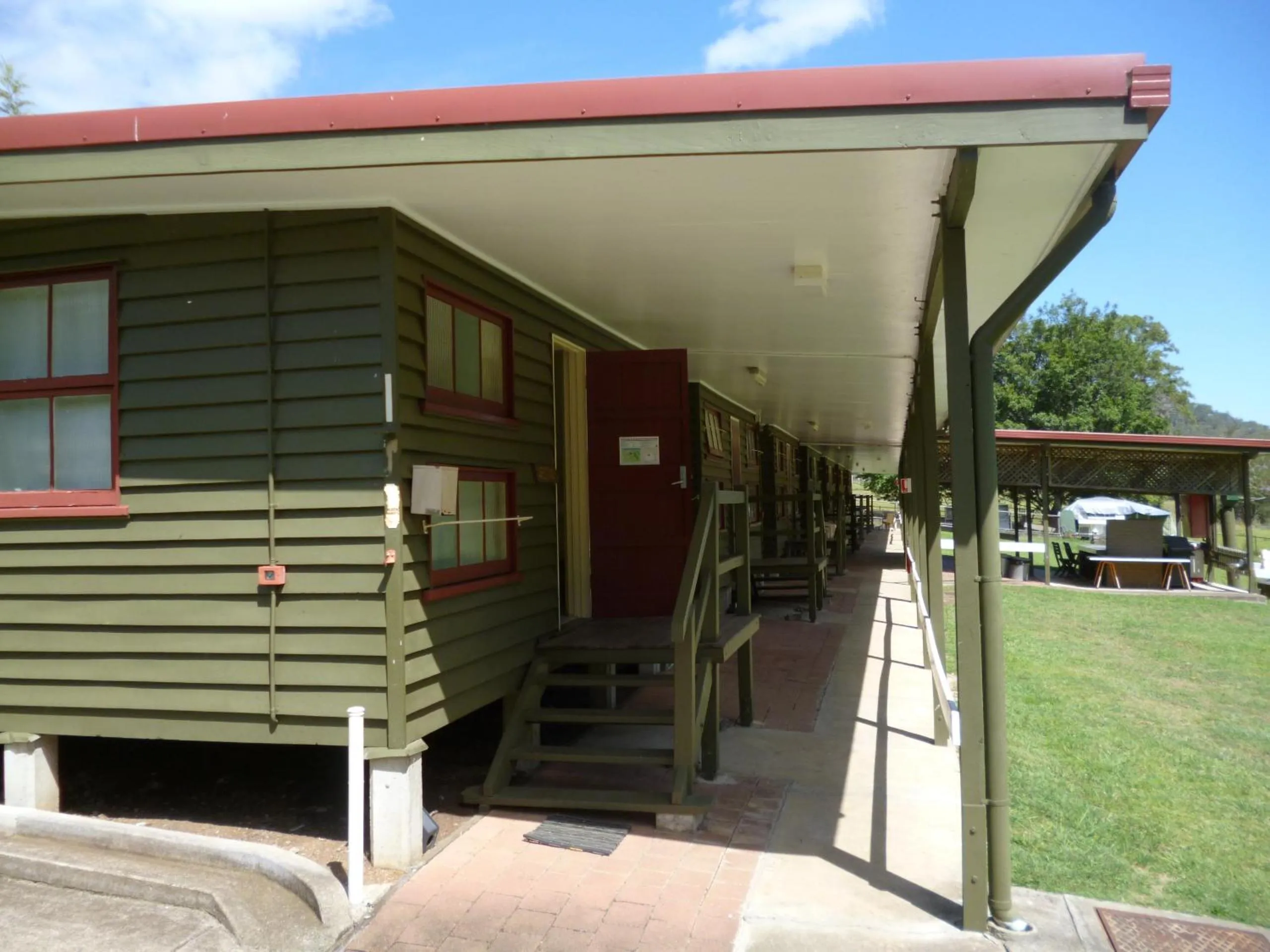 Facade/entrance in Christmas Creek Café & Cabins