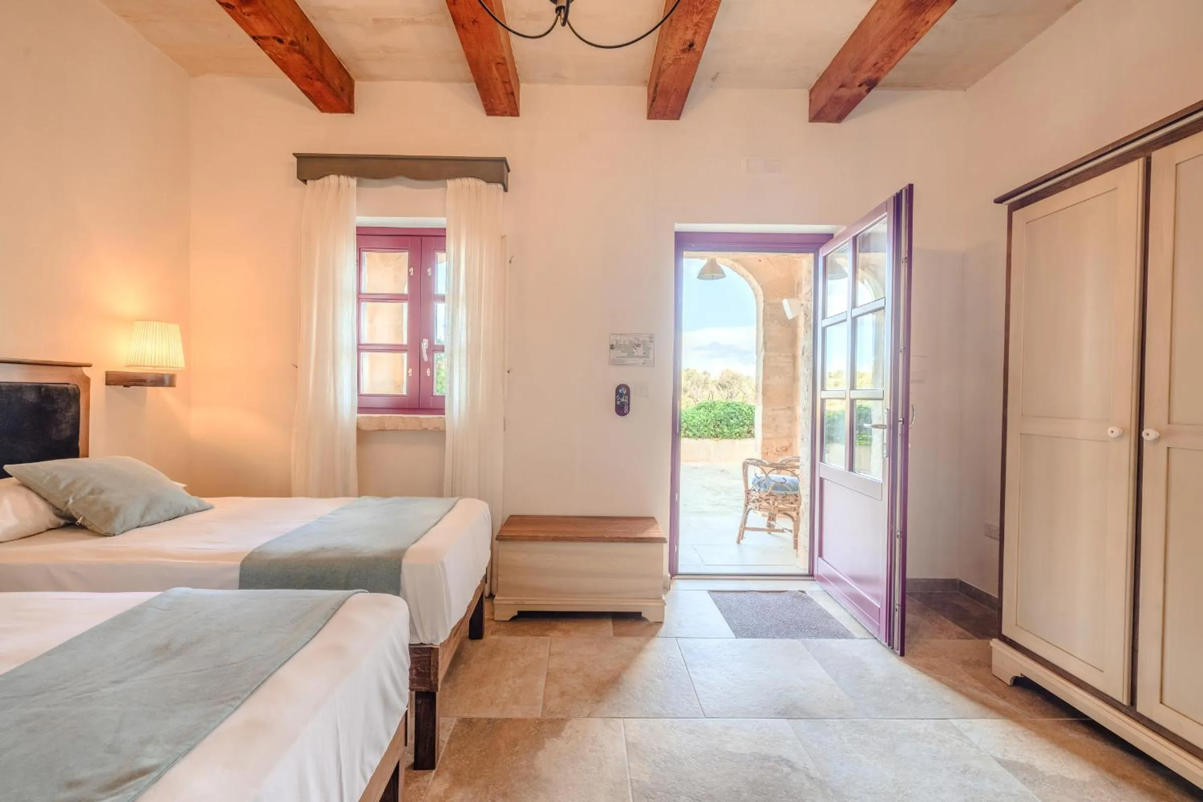 Photo of the whole room, Bed in Mulberries