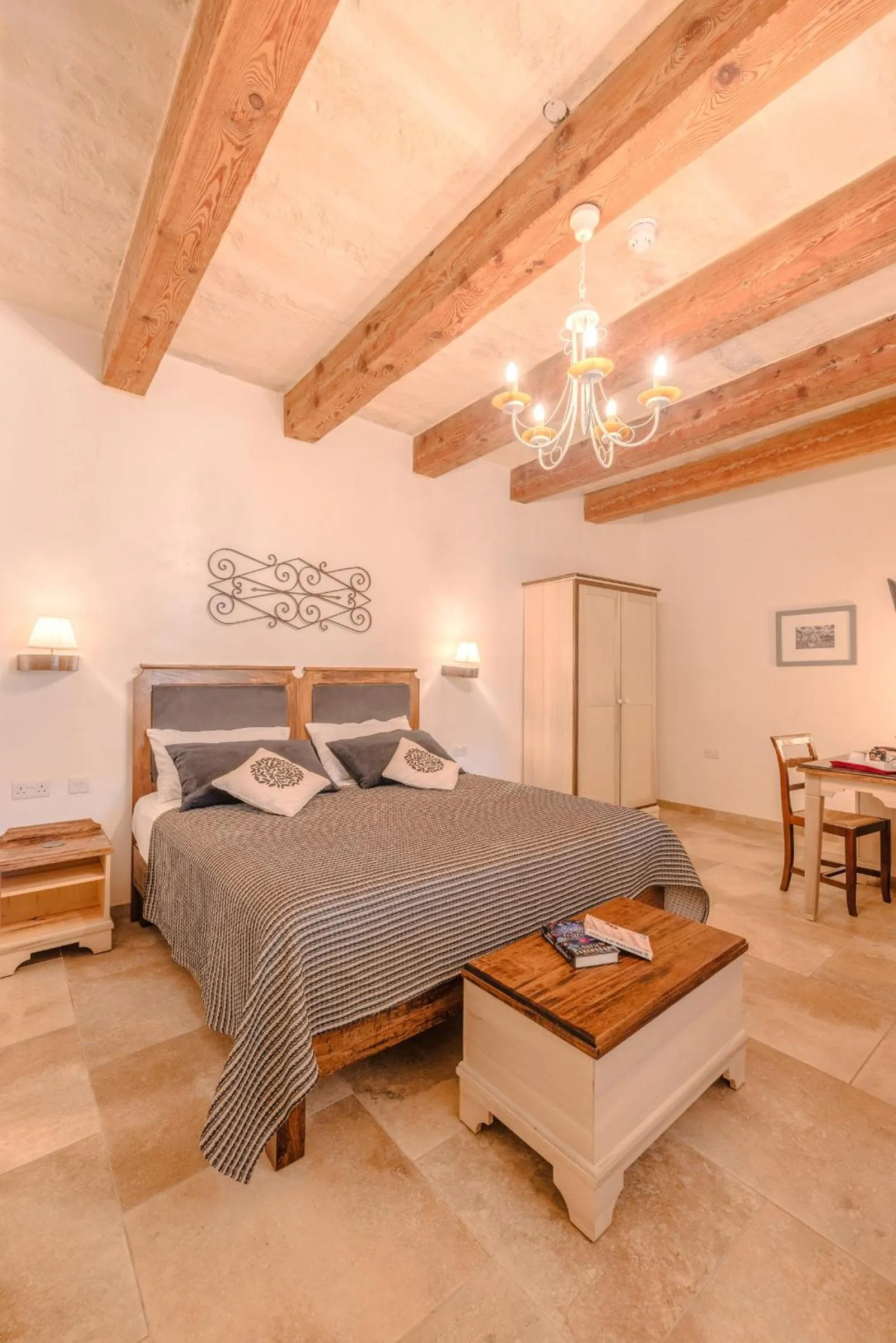 Photo of the whole room, Bed in Mulberries