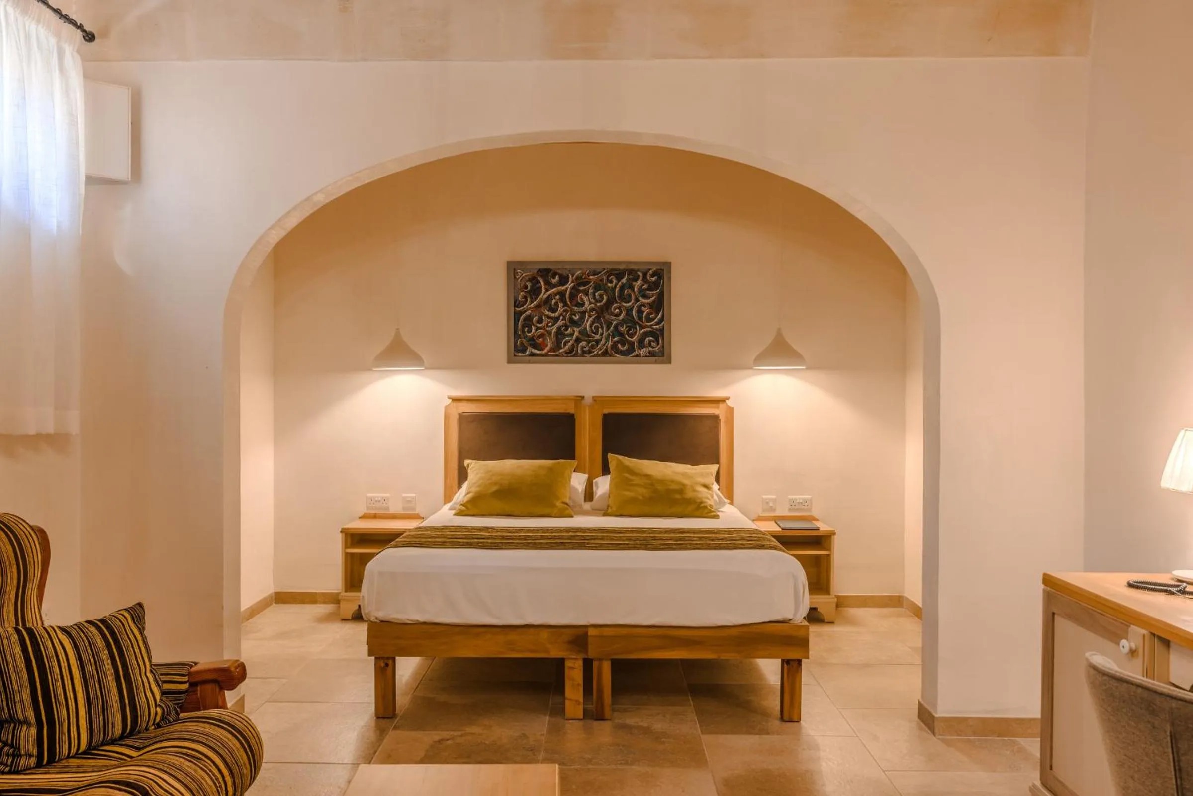 Photo of the whole room, Bed in Mulberries