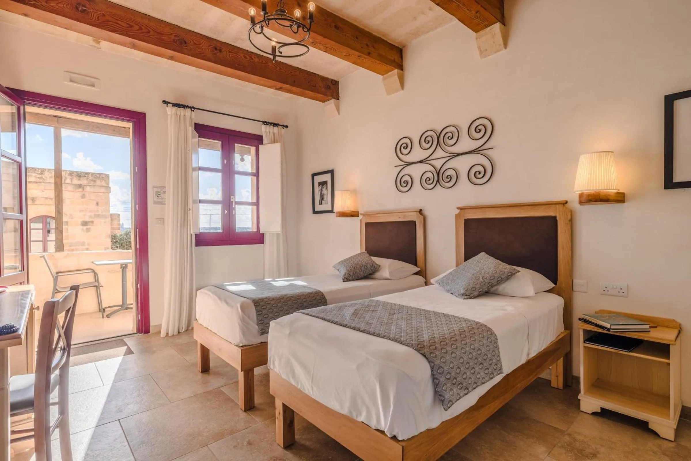 Photo of the whole room, Bed in Mulberries