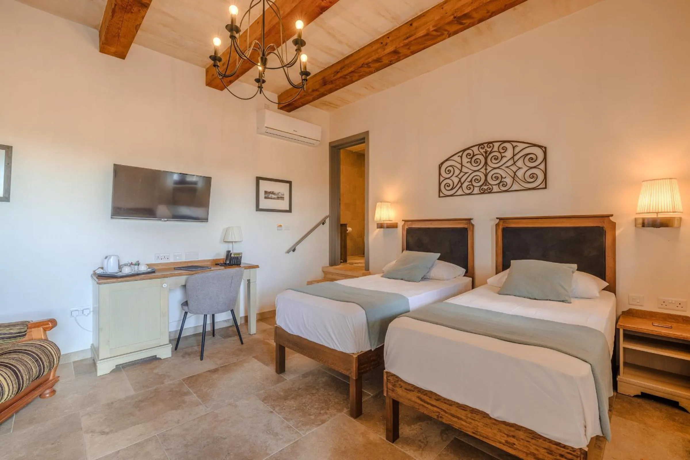 Photo of the whole room, Bed in Mulberries