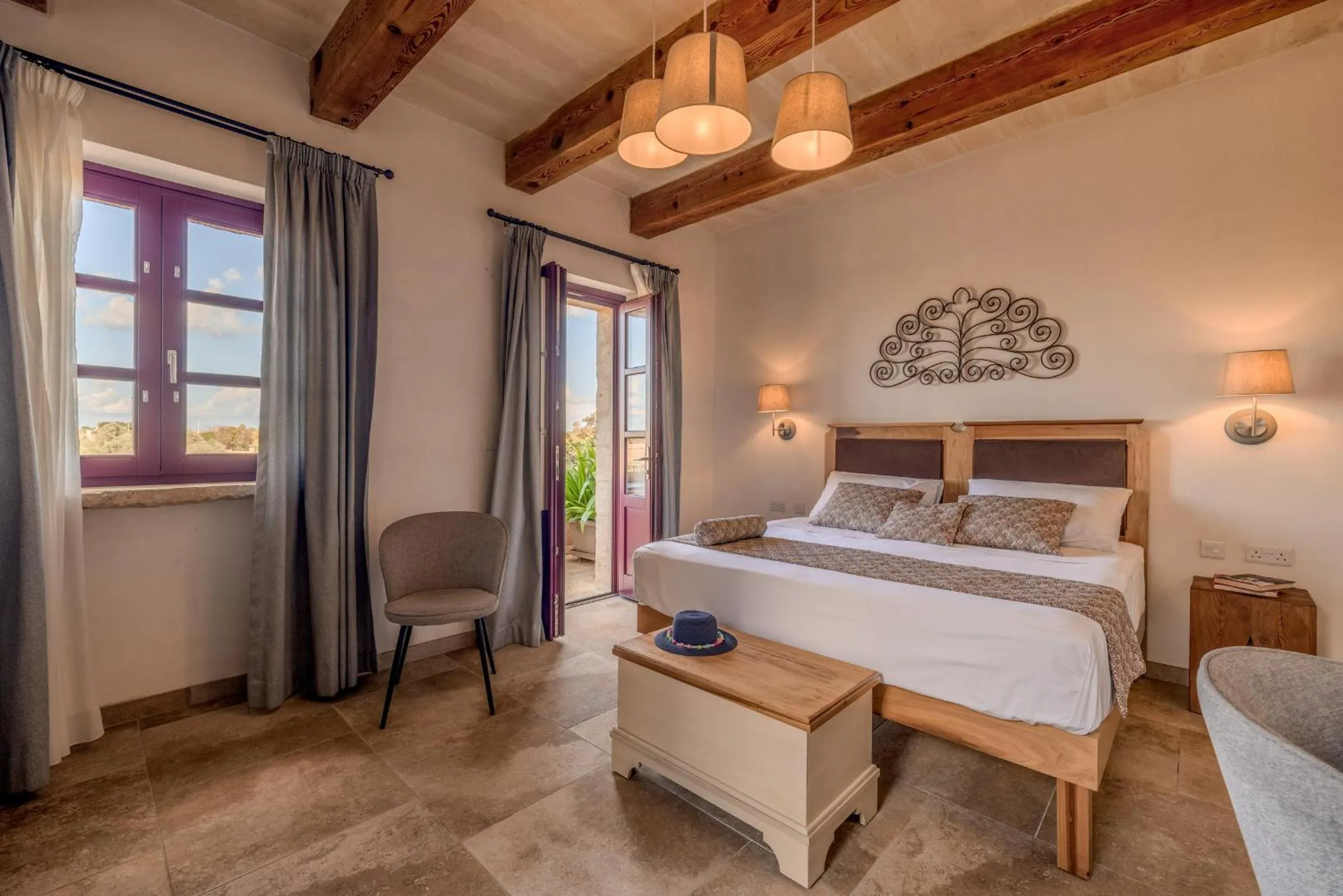 Photo of the whole room, Bed in Mulberries