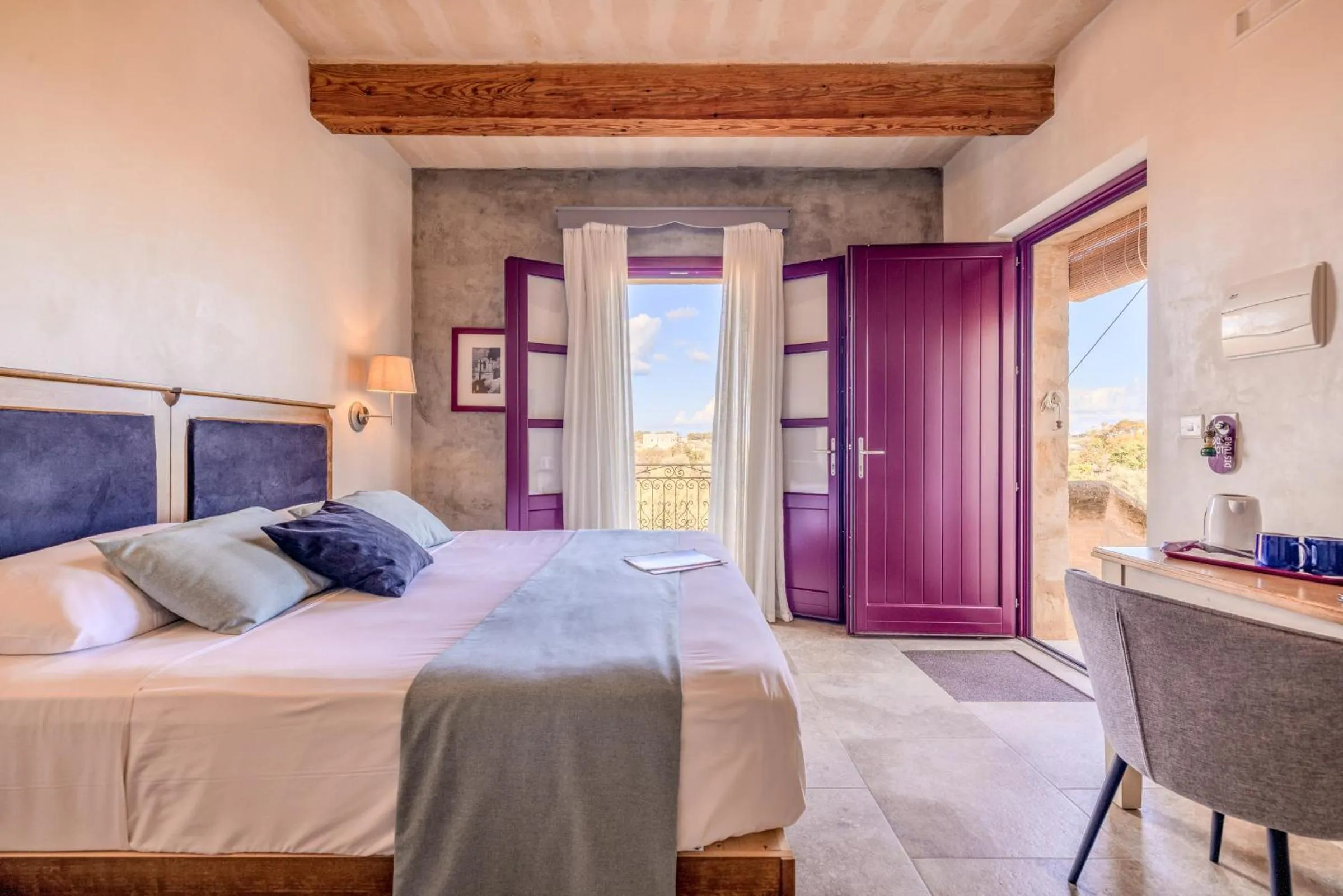 Photo of the whole room, Bed in Mulberries