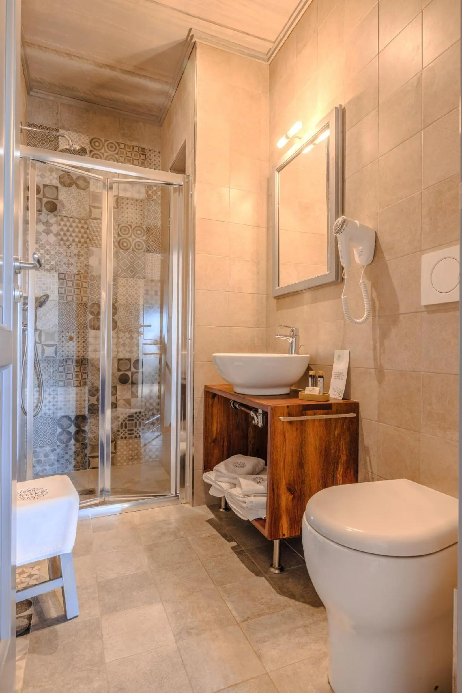 Shower in Mulberries