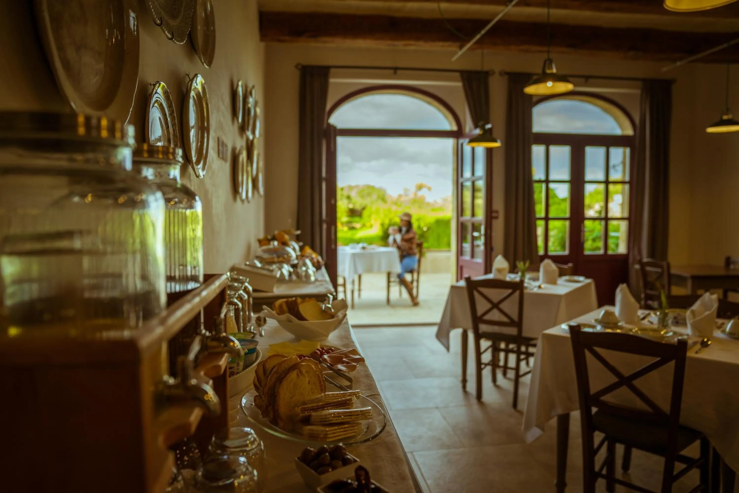 Breakfast in Mulberries