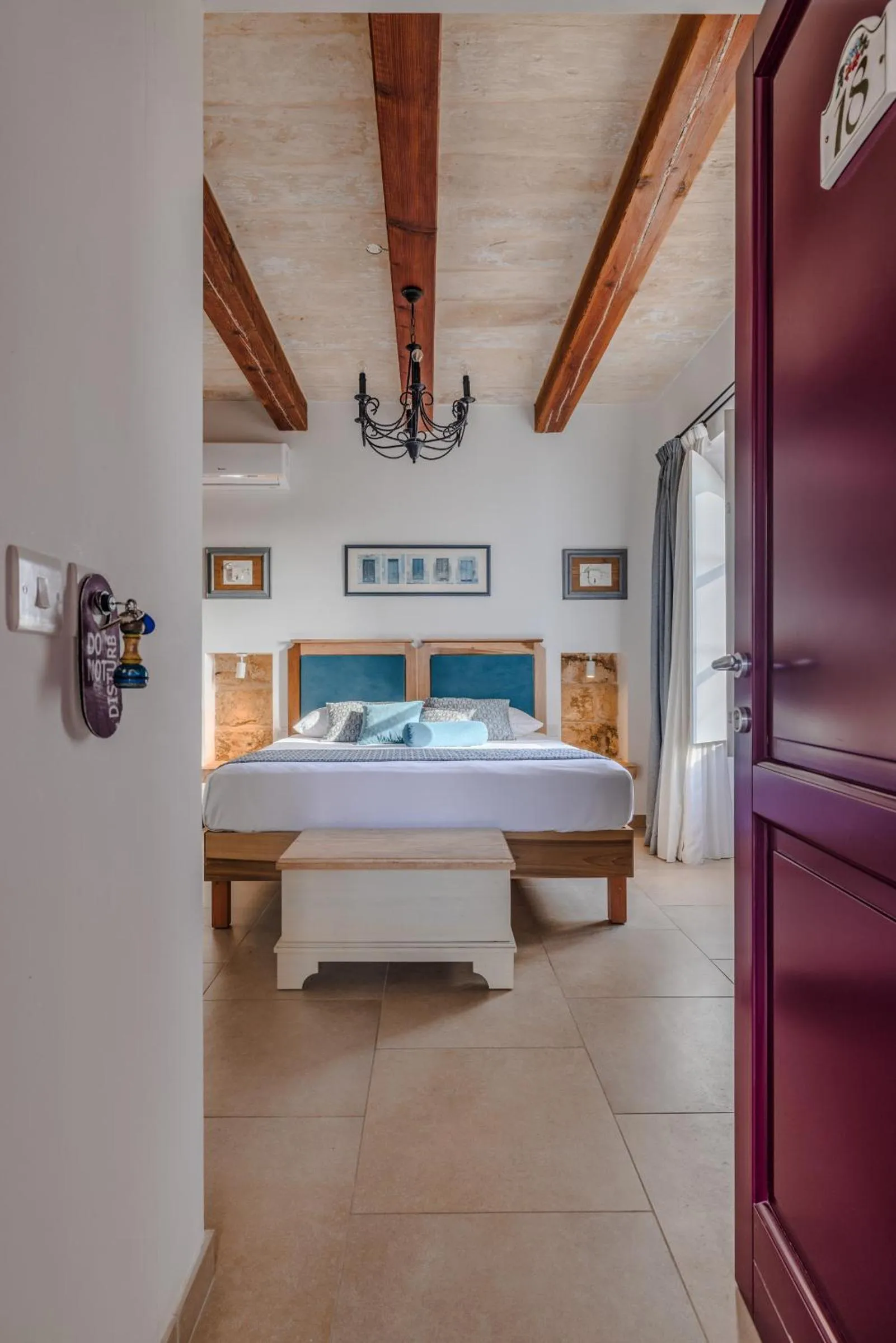 Photo of the whole room, Bed in Mulberries