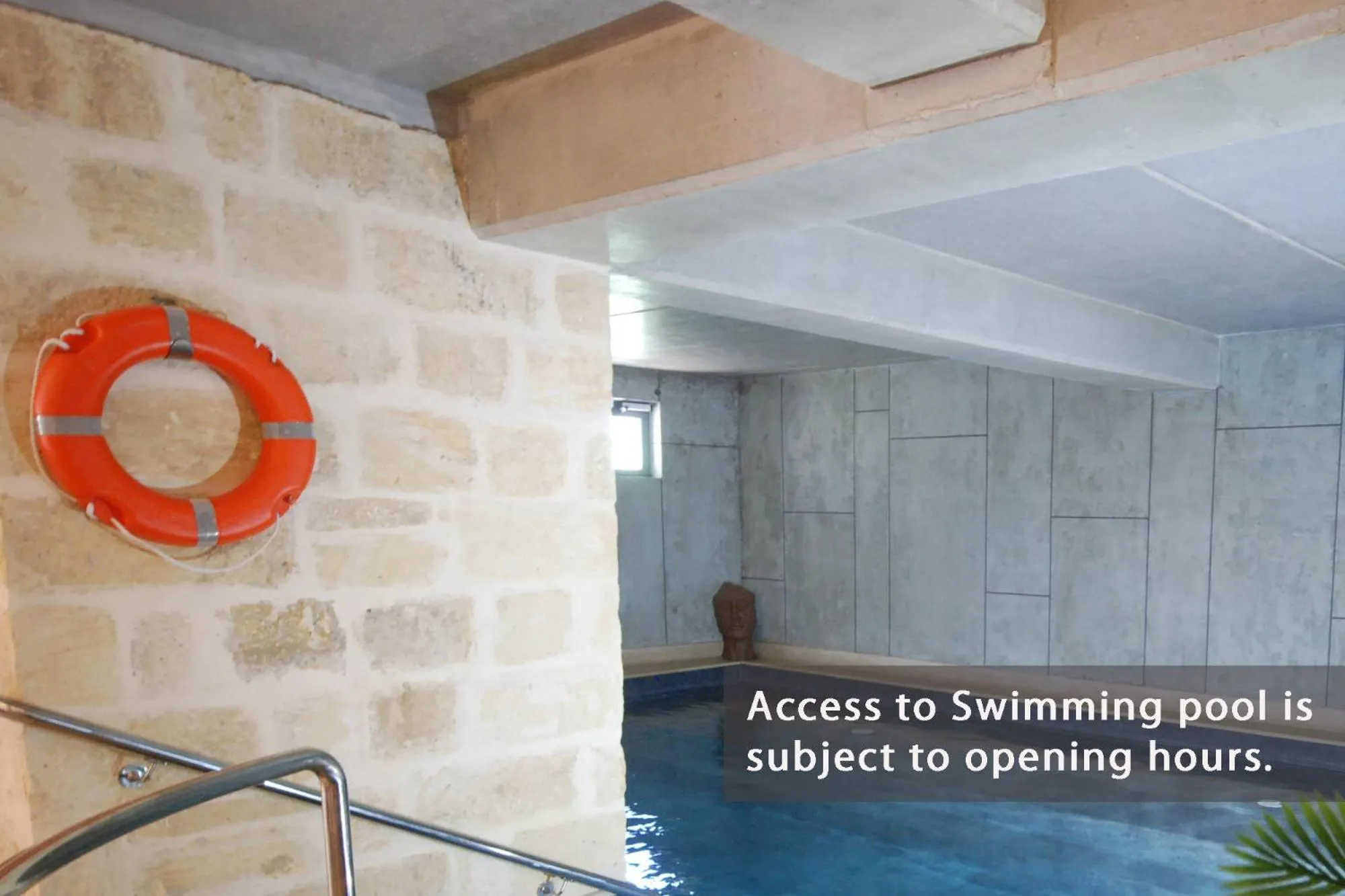 Swimming pool in Mulberries