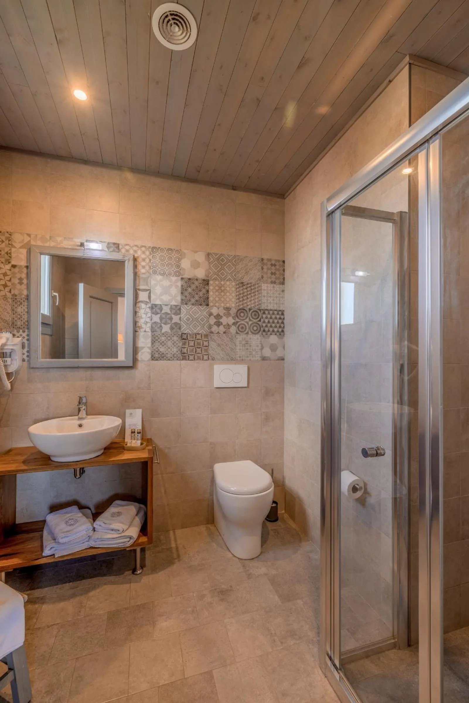 Shower in Mulberries