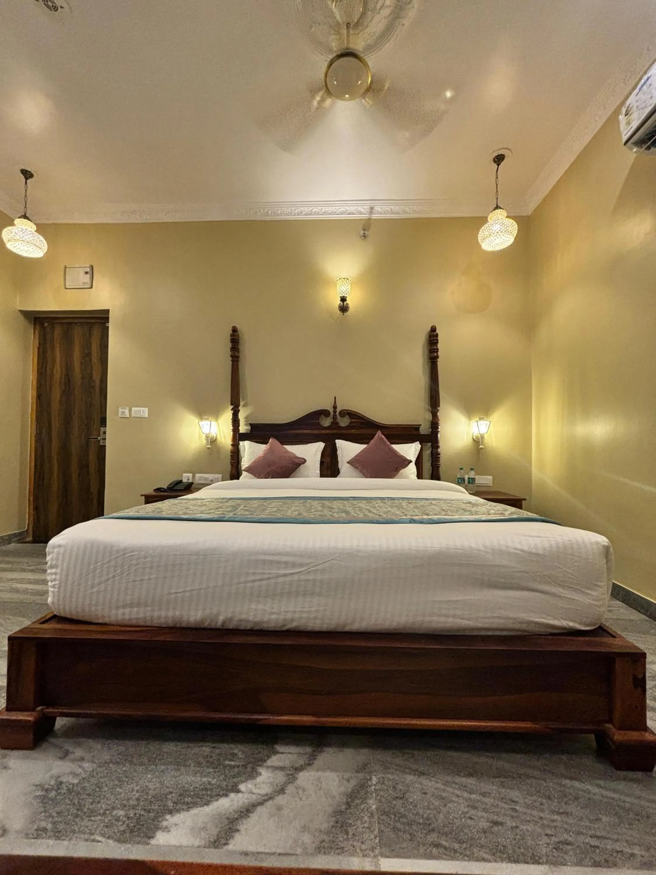 Bed in The Kumbha Mahal Resort