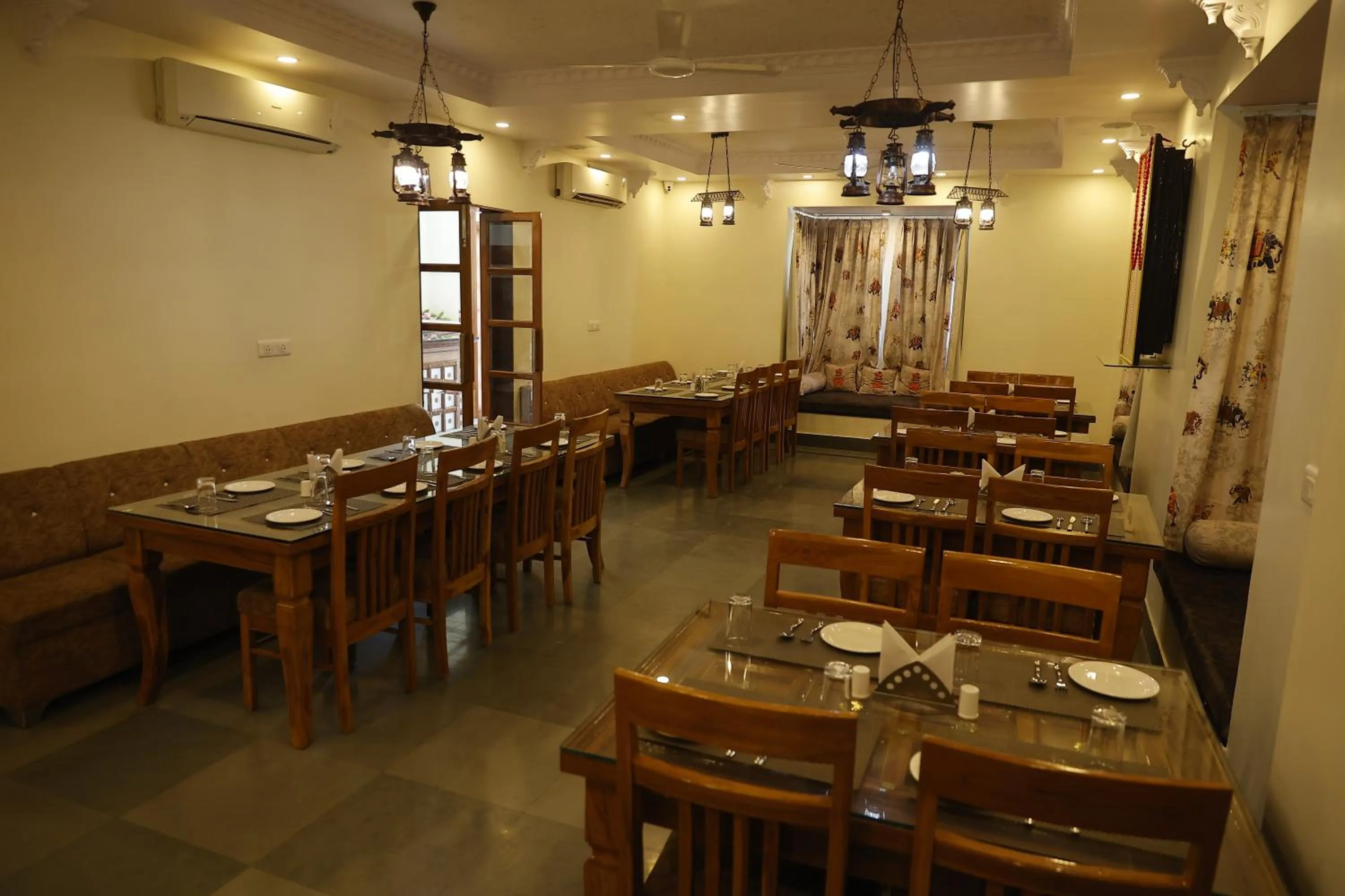 Restaurant/places to eat in The Kumbha Mahal Resort