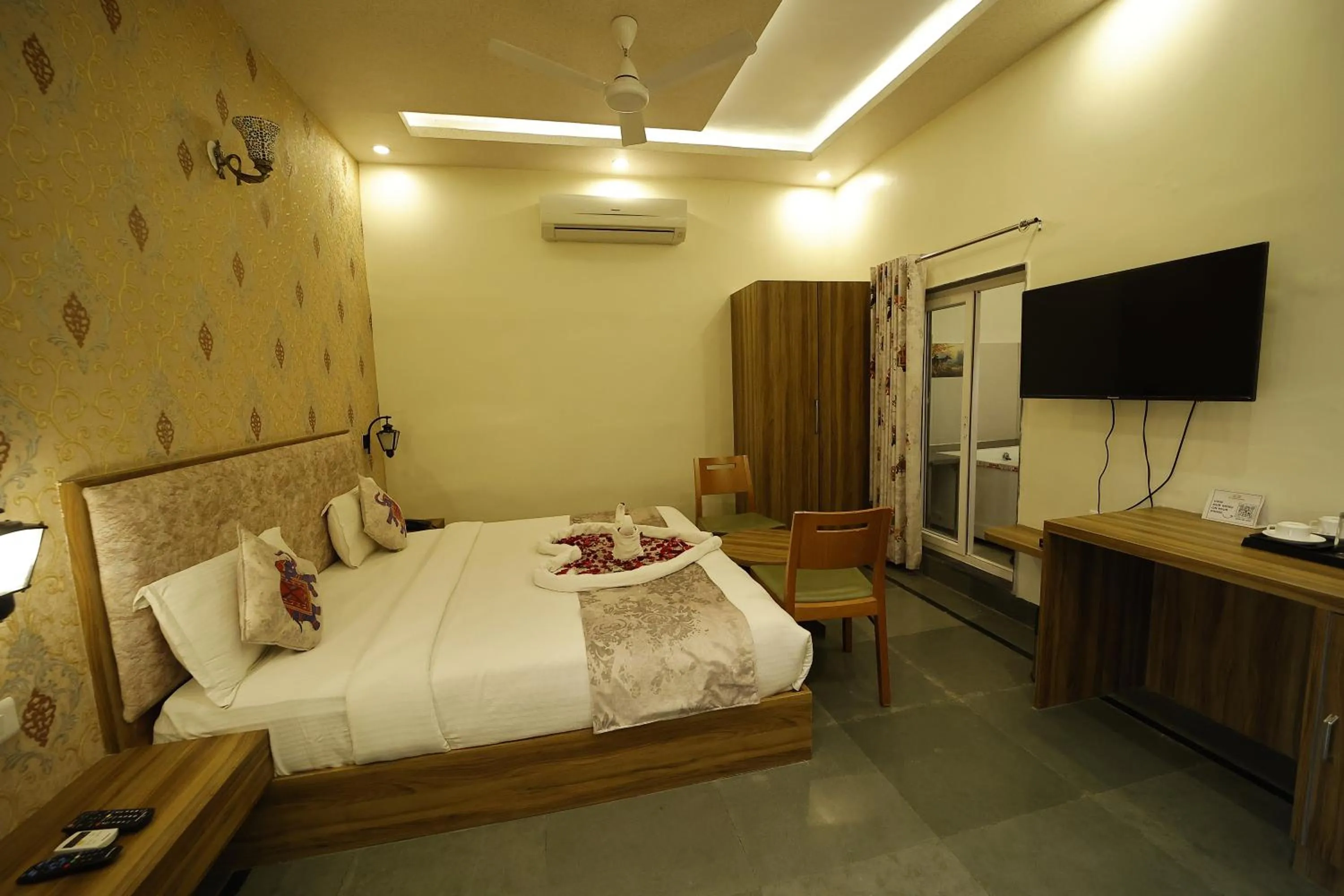 Photo of the whole room, Bed in The Kumbha Mahal Resort