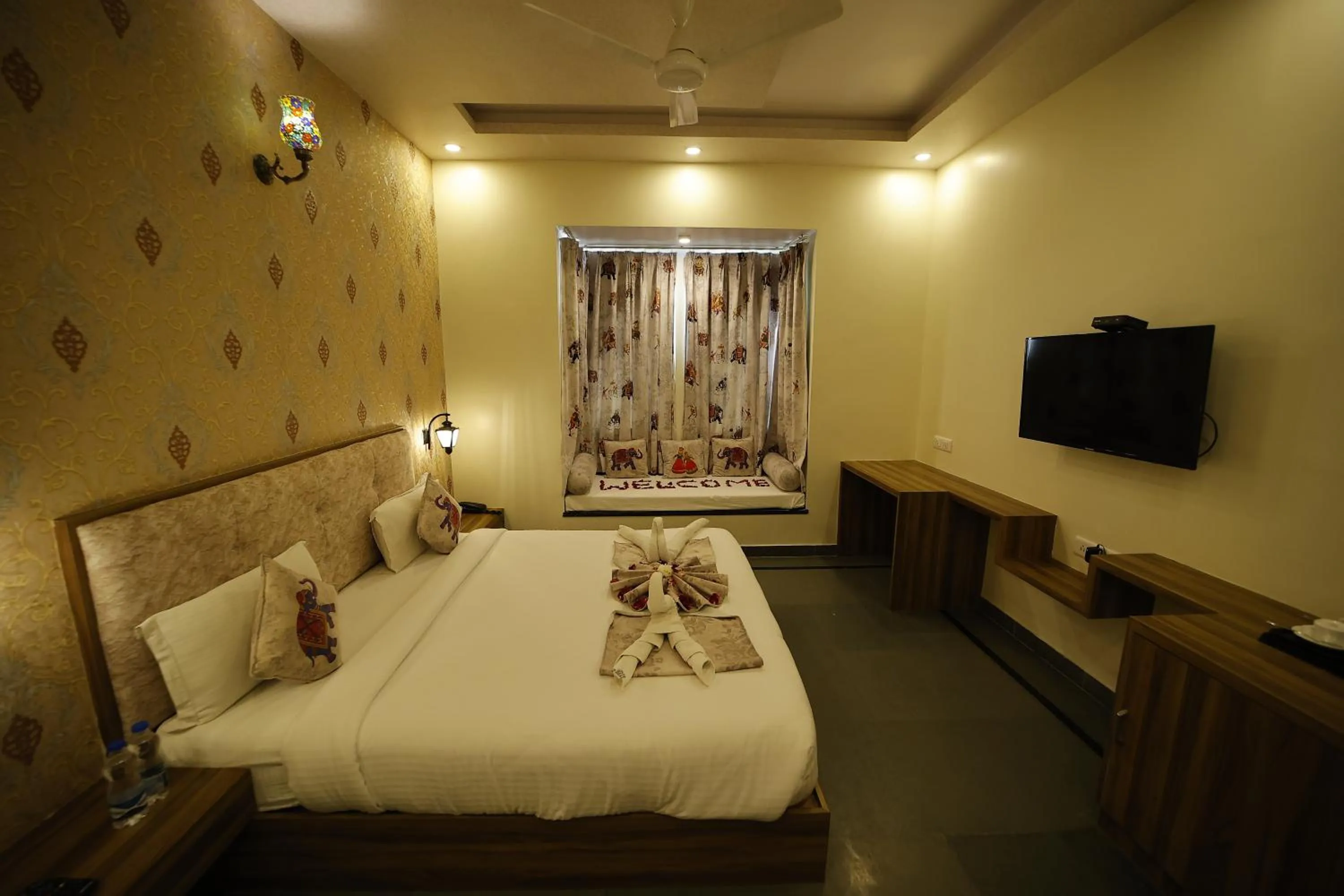 Photo of the whole room, Bed in The Kumbha Mahal Resort